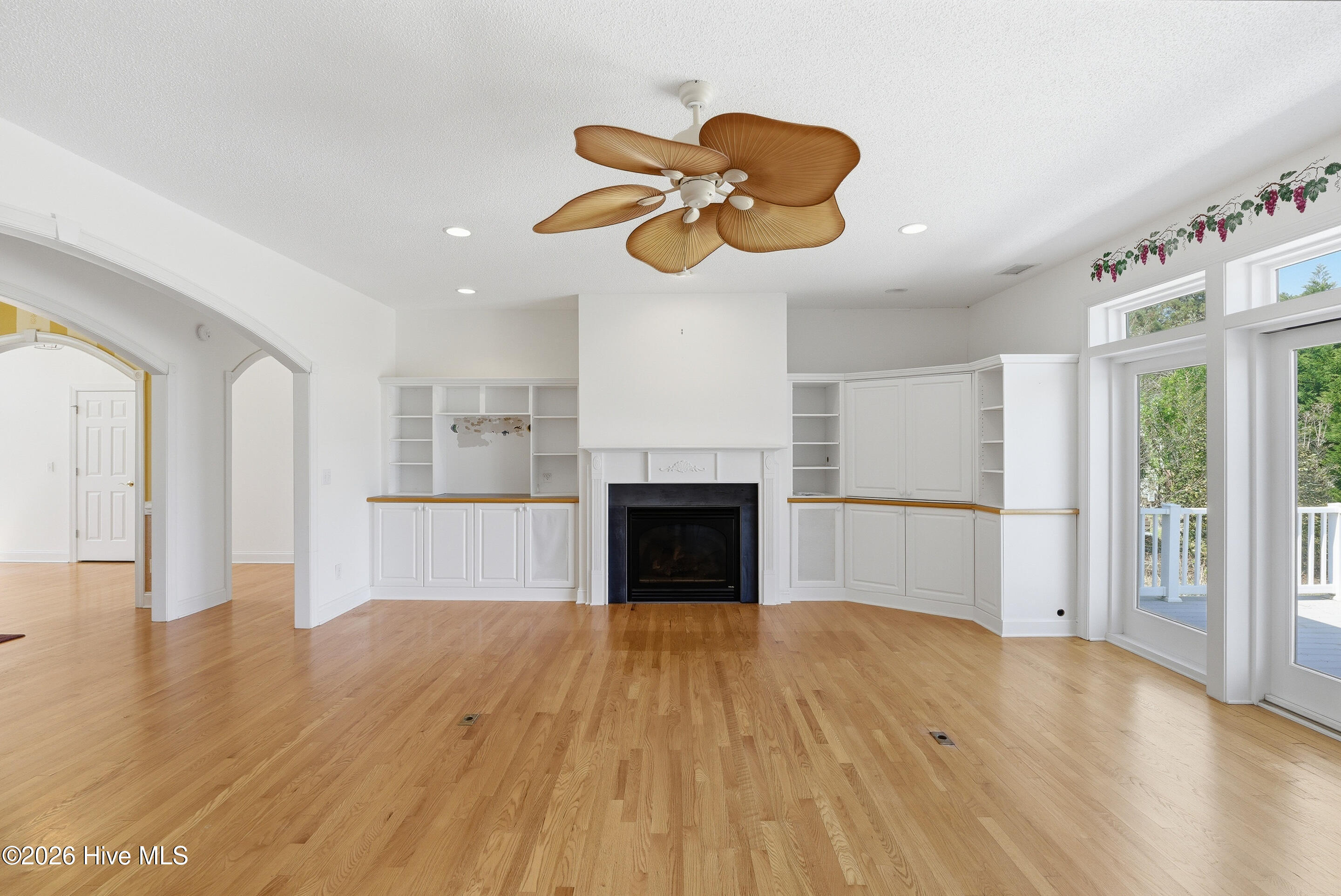 100564038 | Photo 17