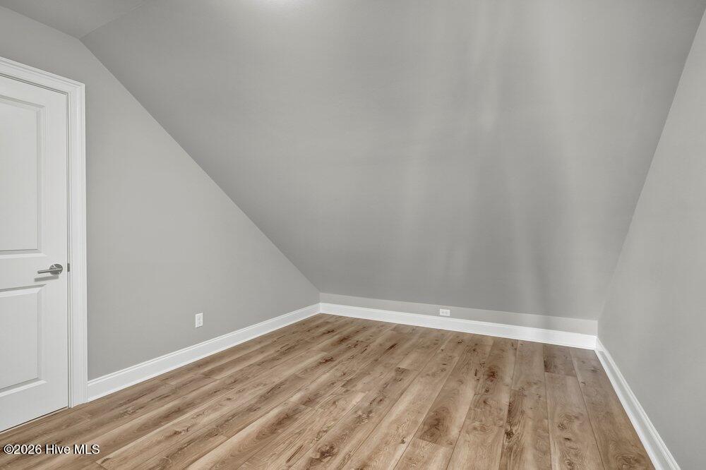 100563942 | Photo 33