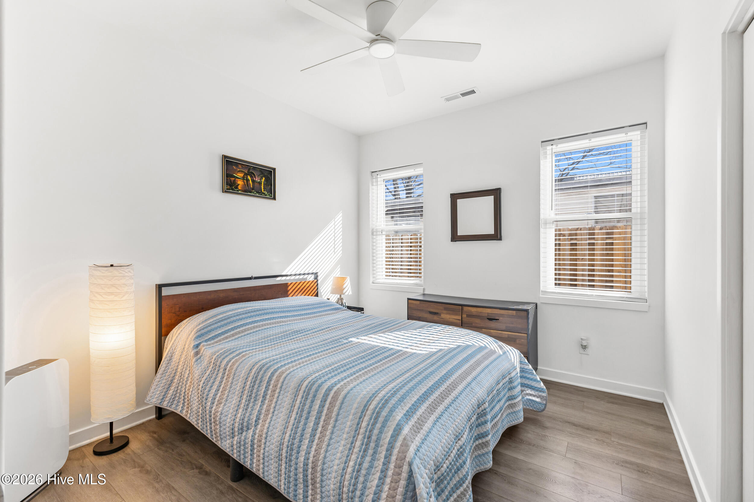 100557840 | Photo 21