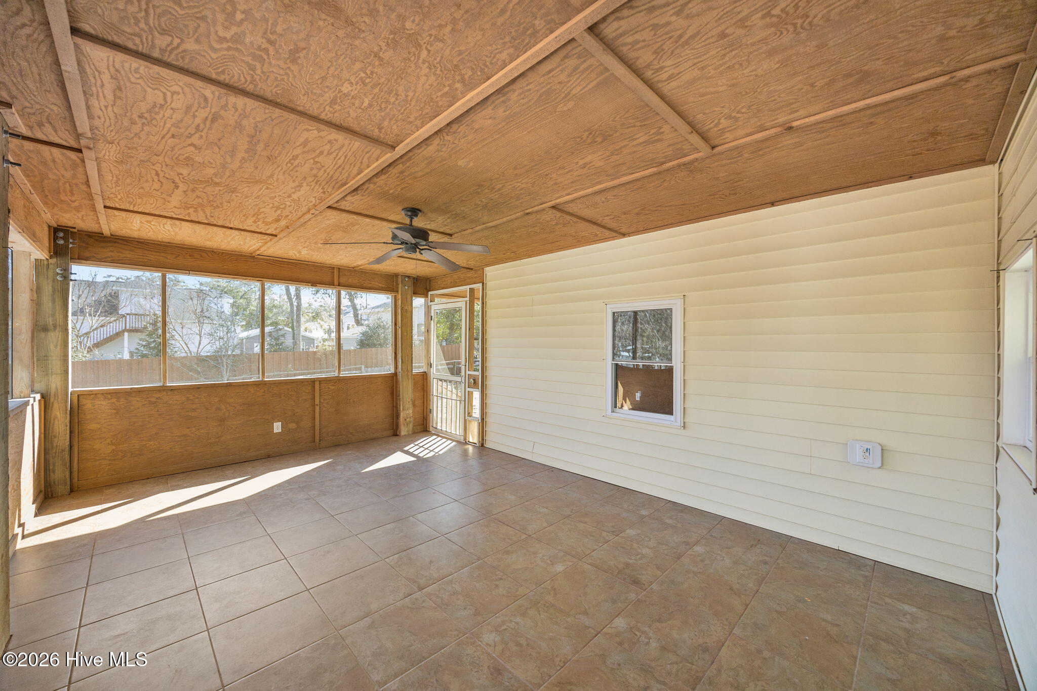 100554727 | Photo 28