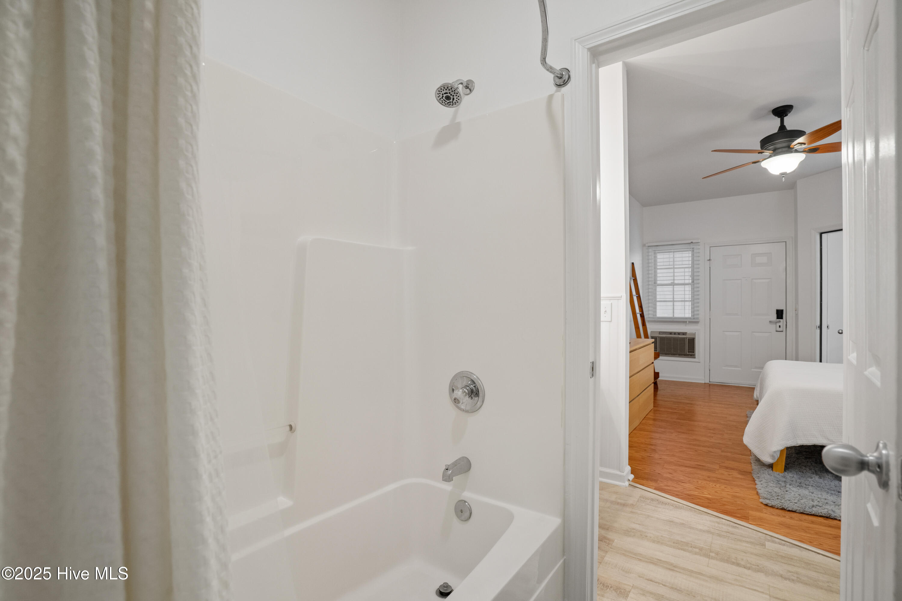 100533725 | Photo 29