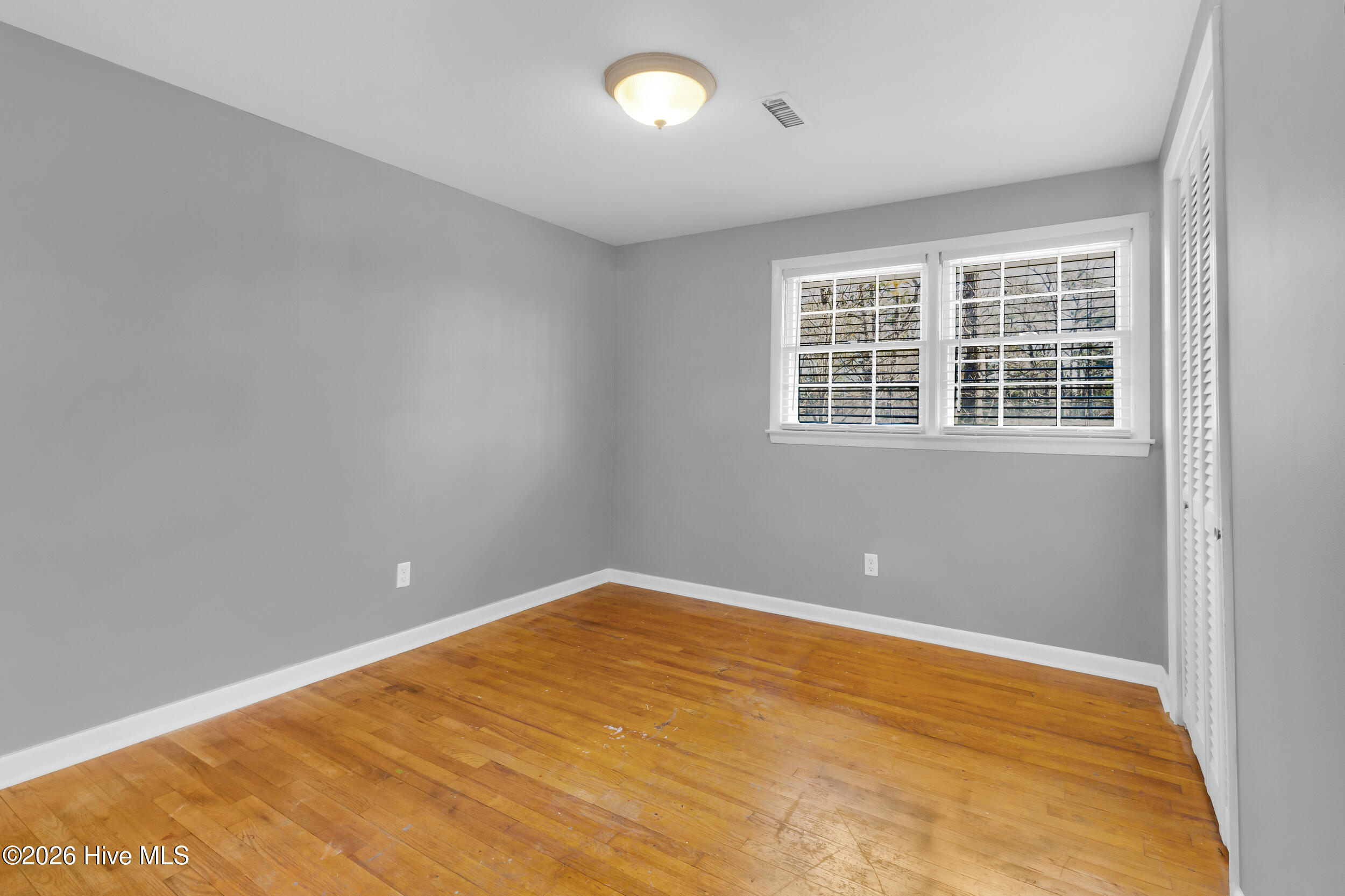 100547330 | Photo 24