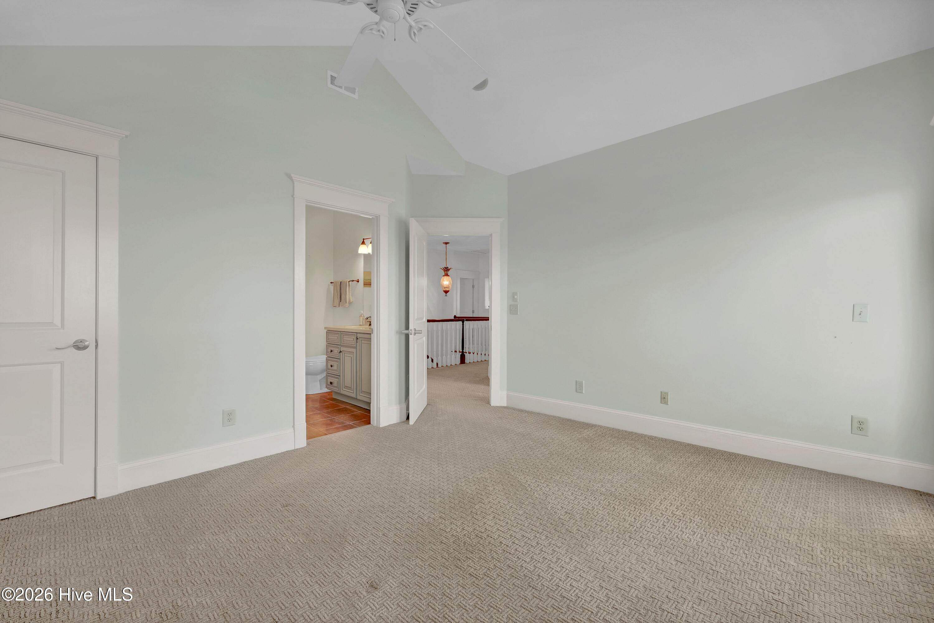 100569484 | Photo 57