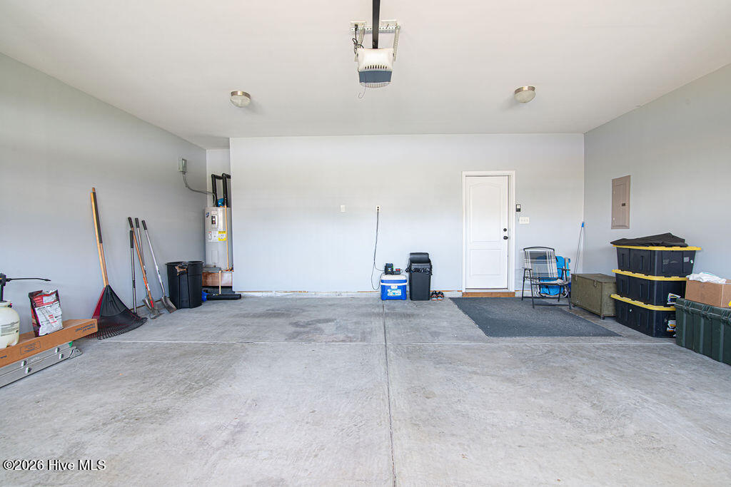 100564004 | Photo 44