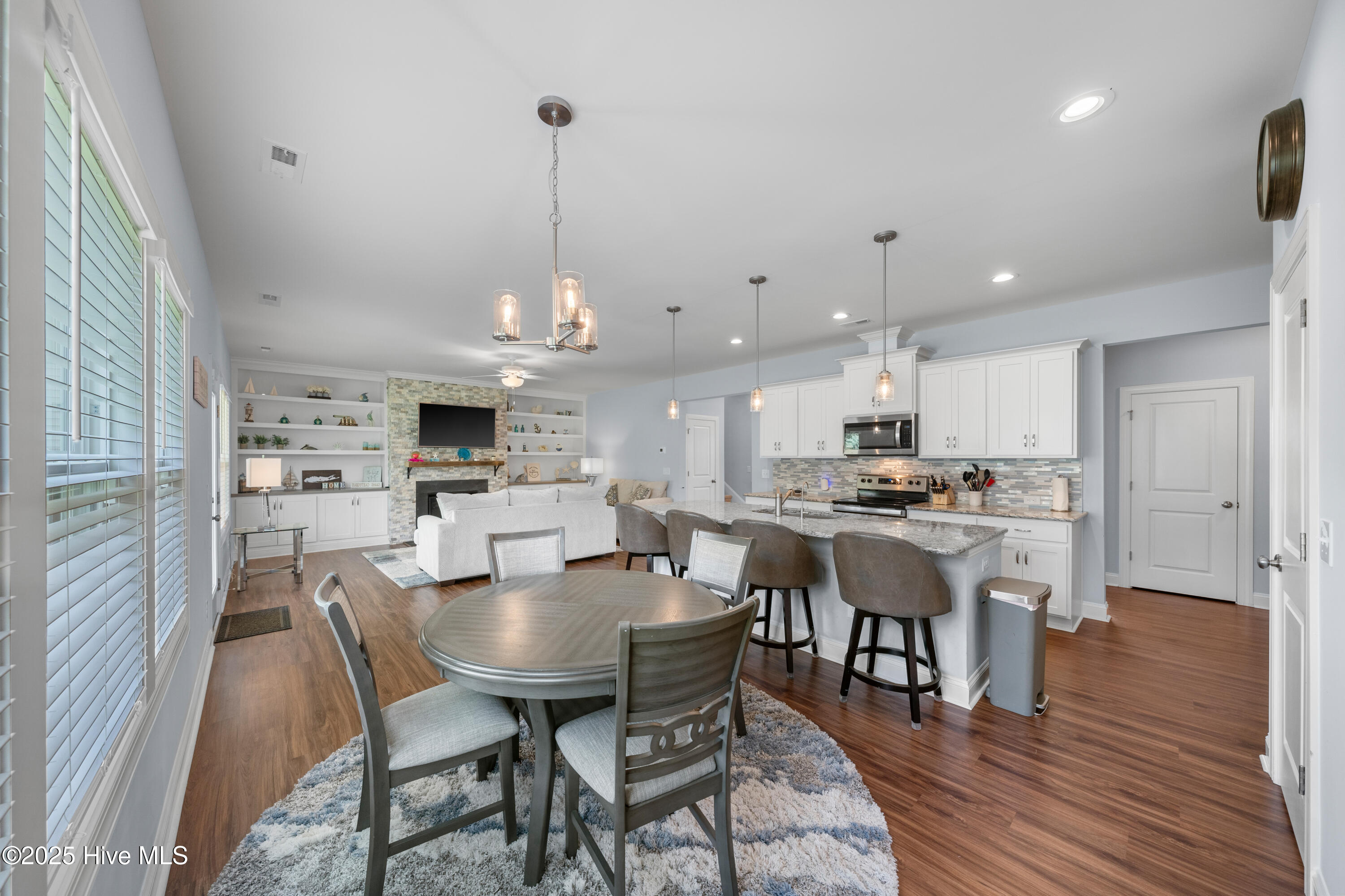 100512596 | Photo 15