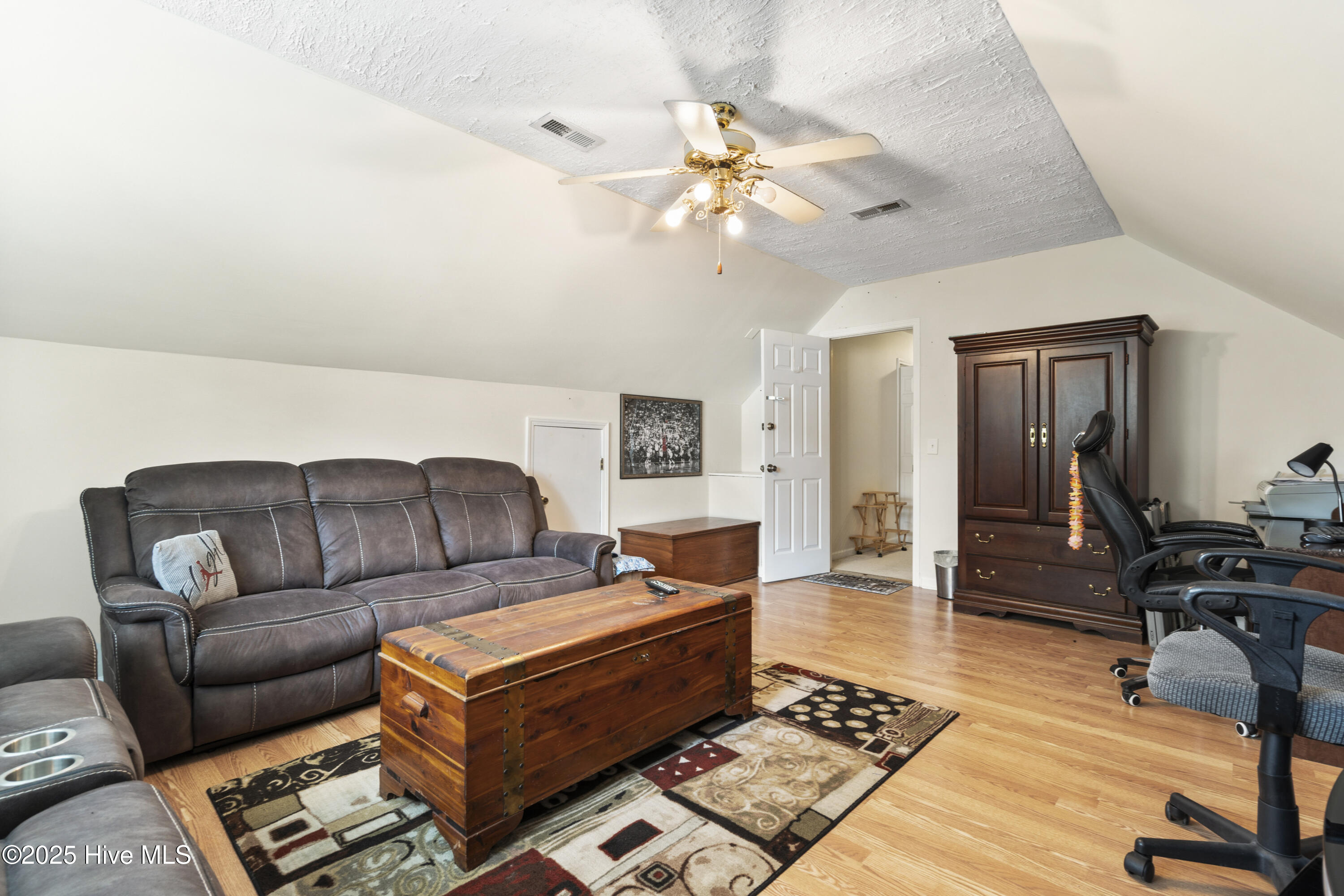 100509046 | Photo 31