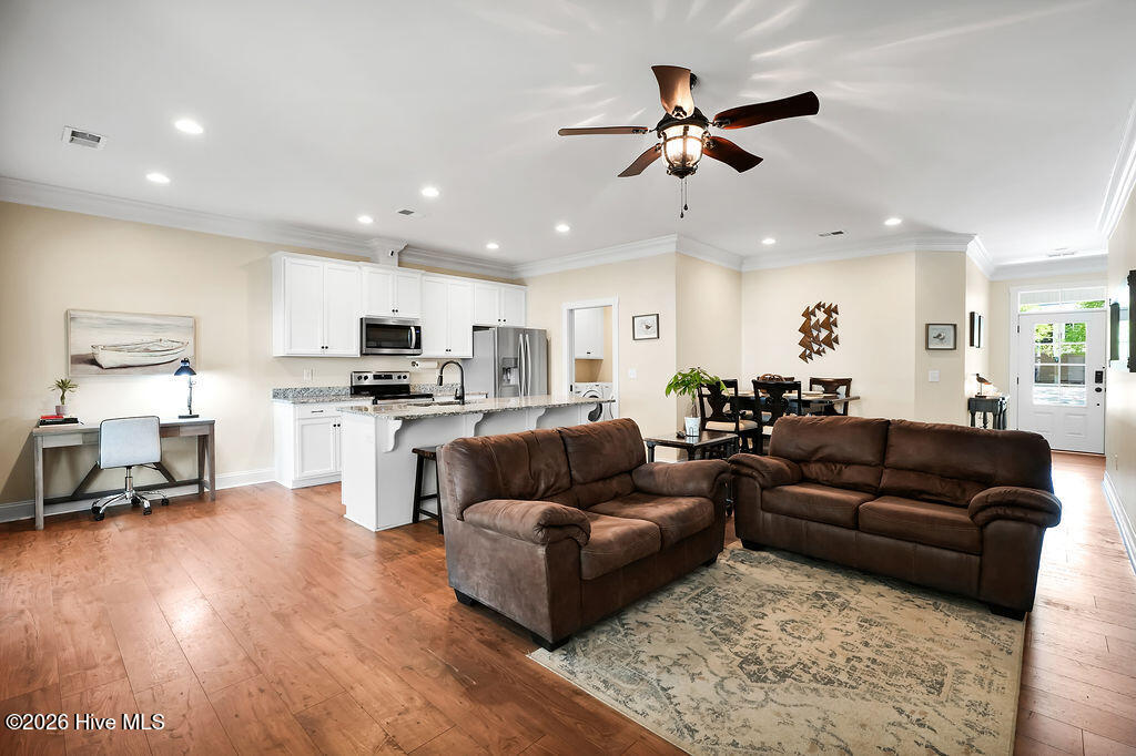 100568097 | Photo 12