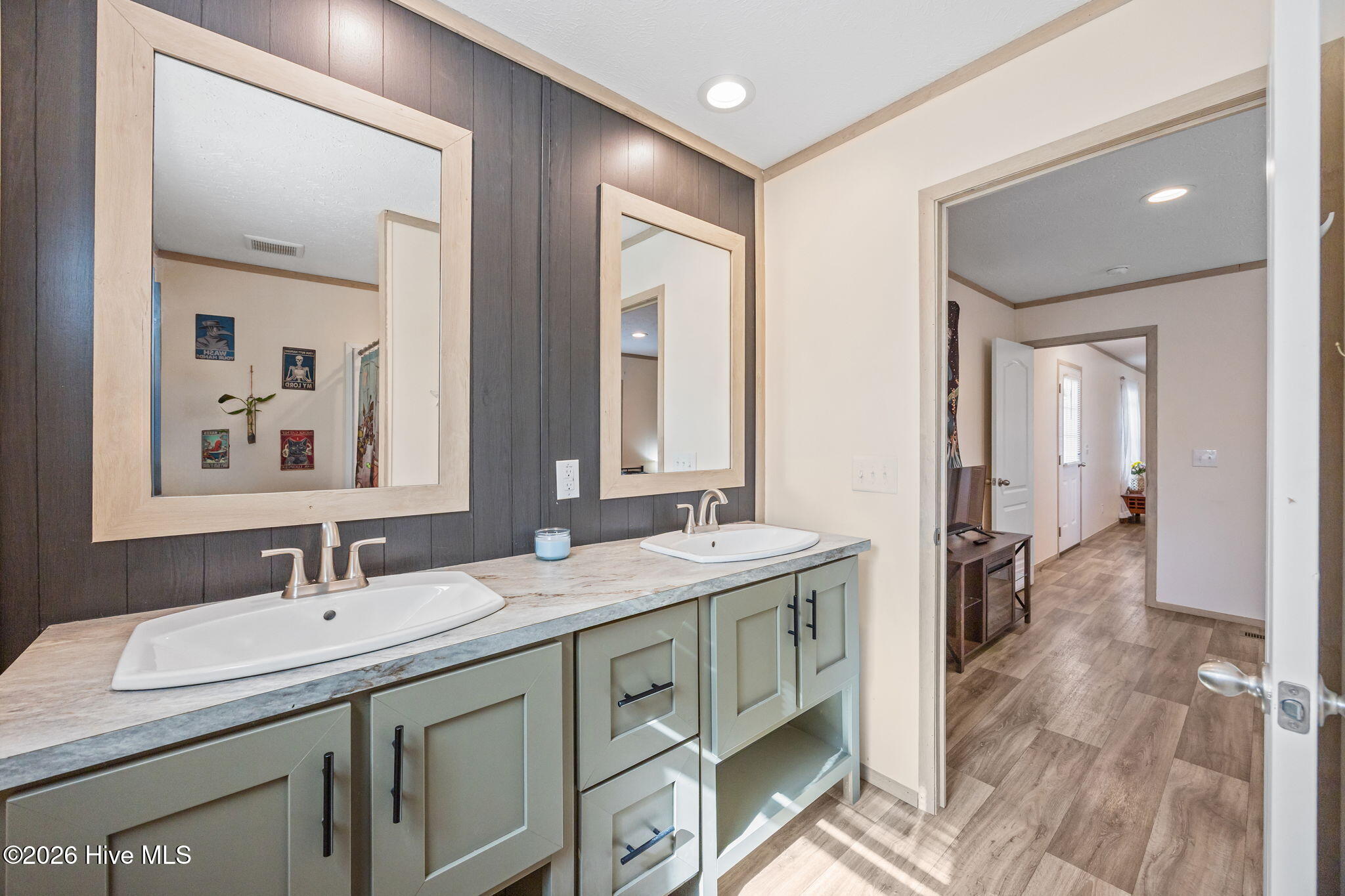 100558826 | Photo 19