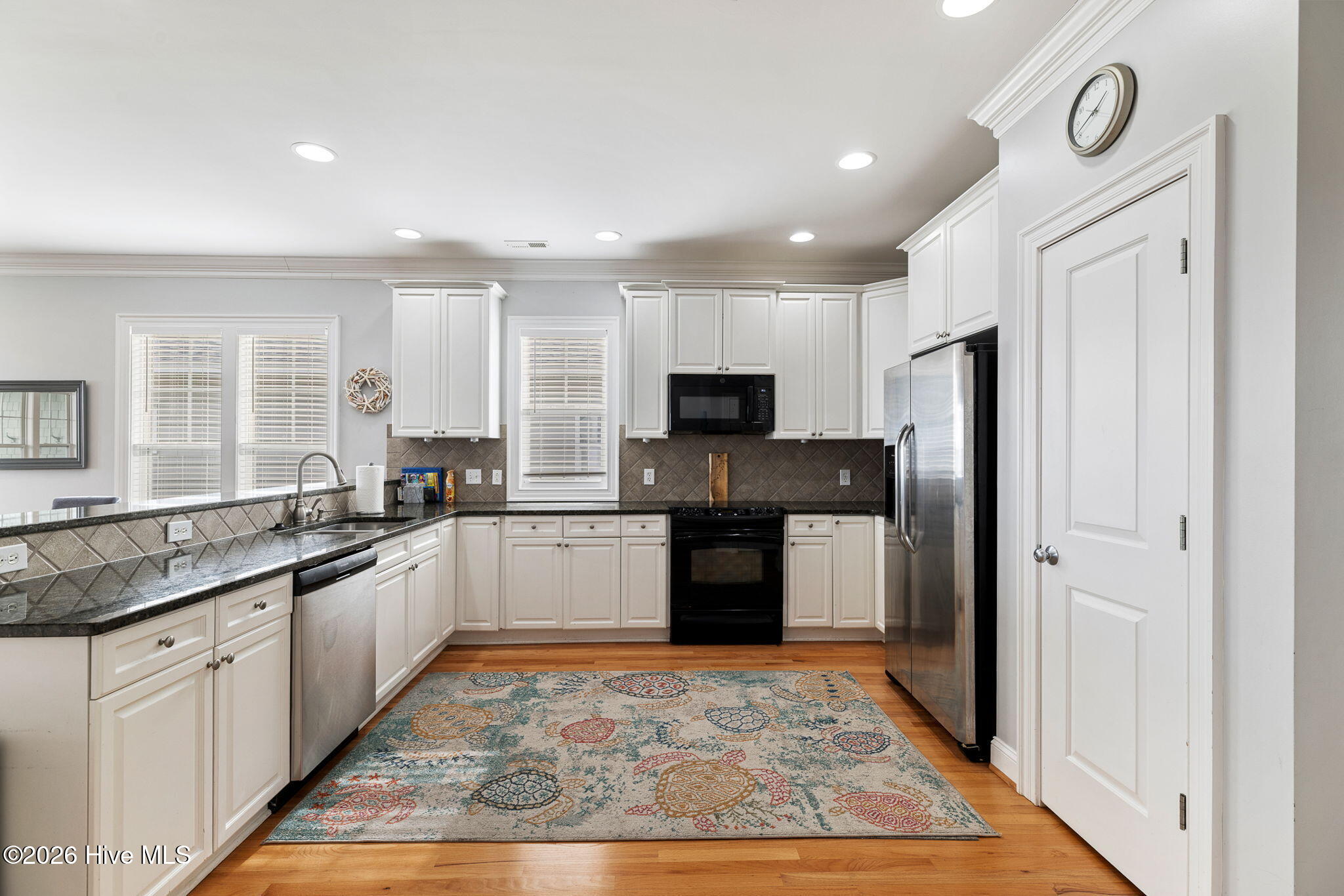 100551653 | Photo 49