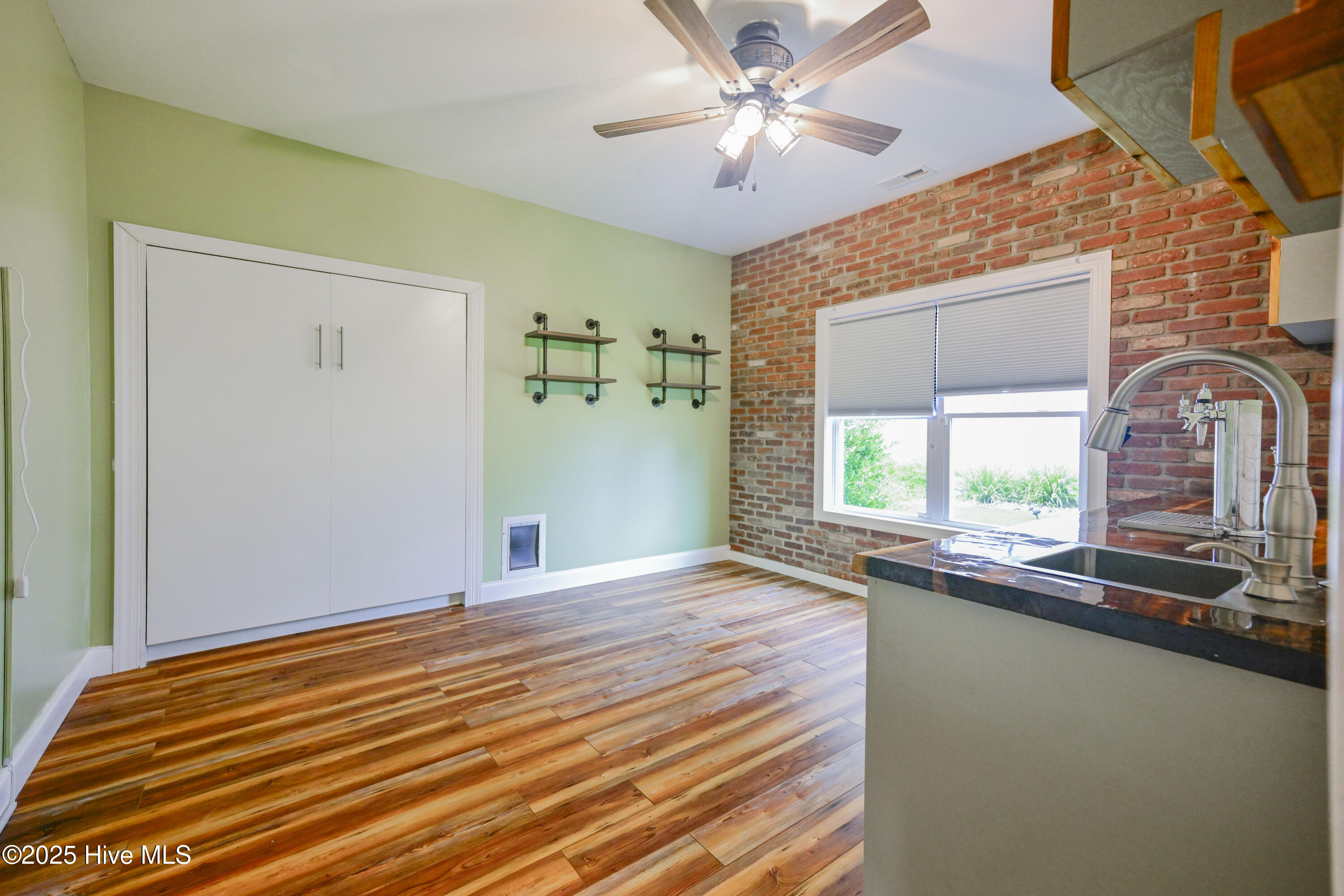 100523770 | Photo 30