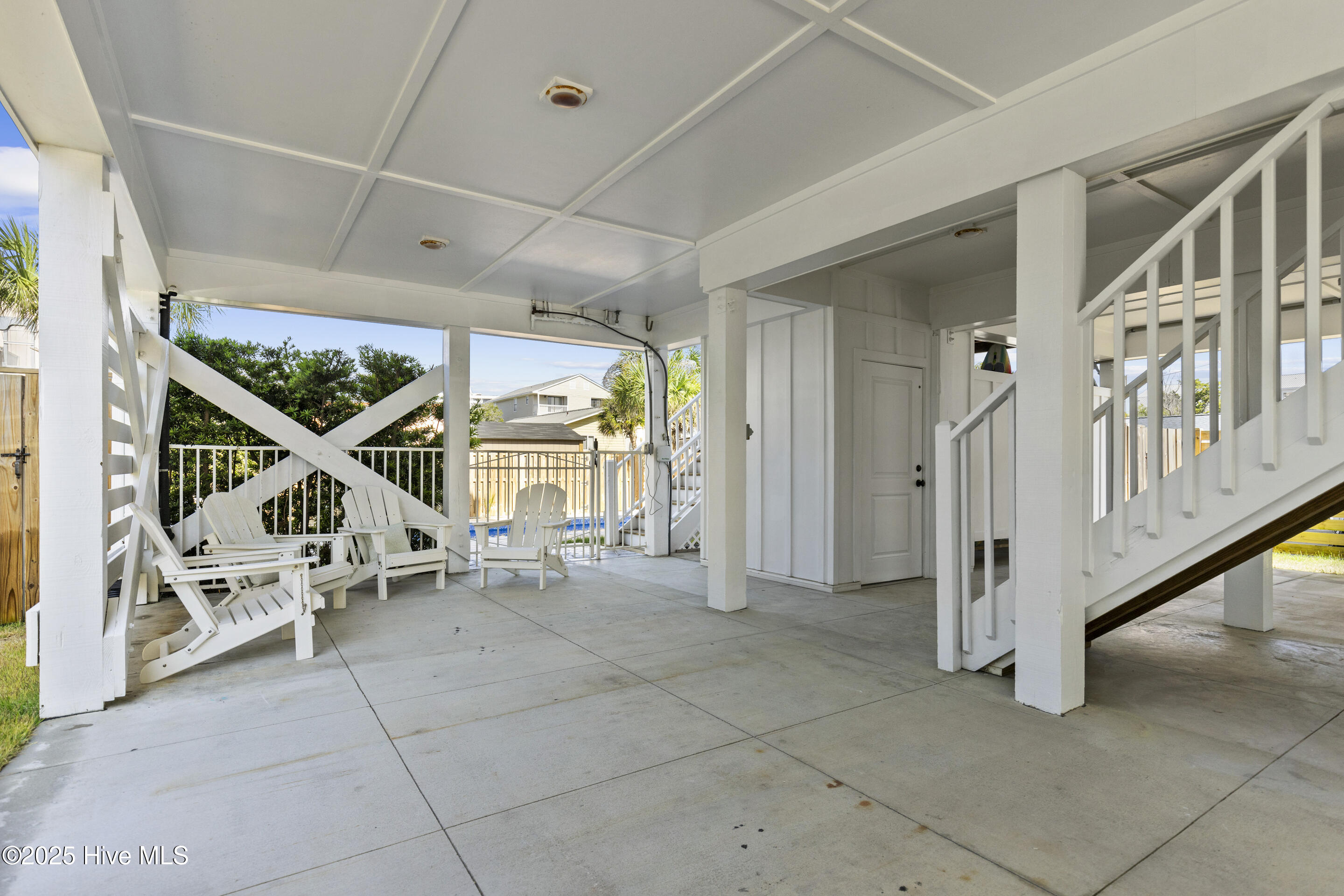 100546284 | Photo 74