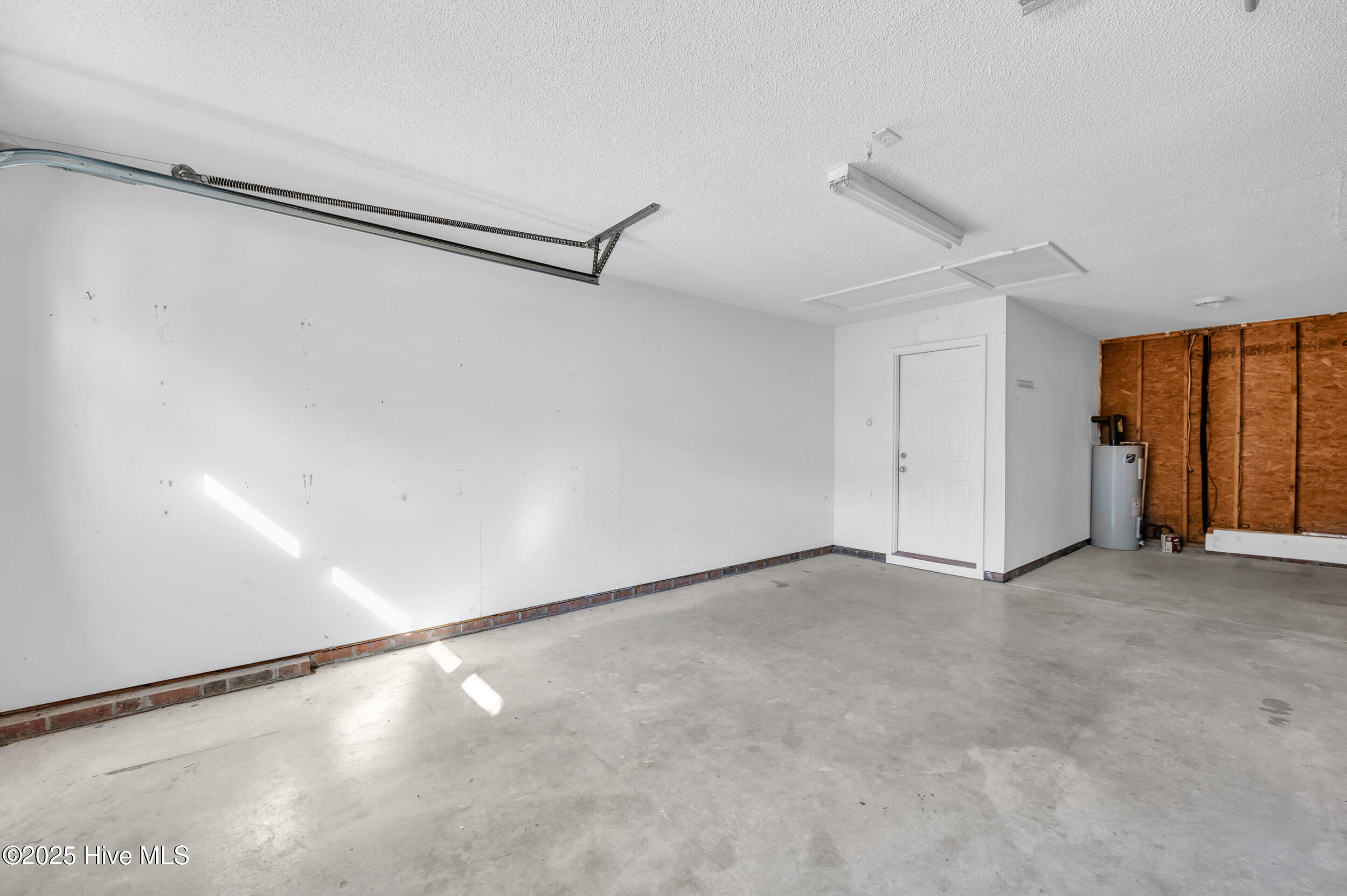 100536946 | Photo 34