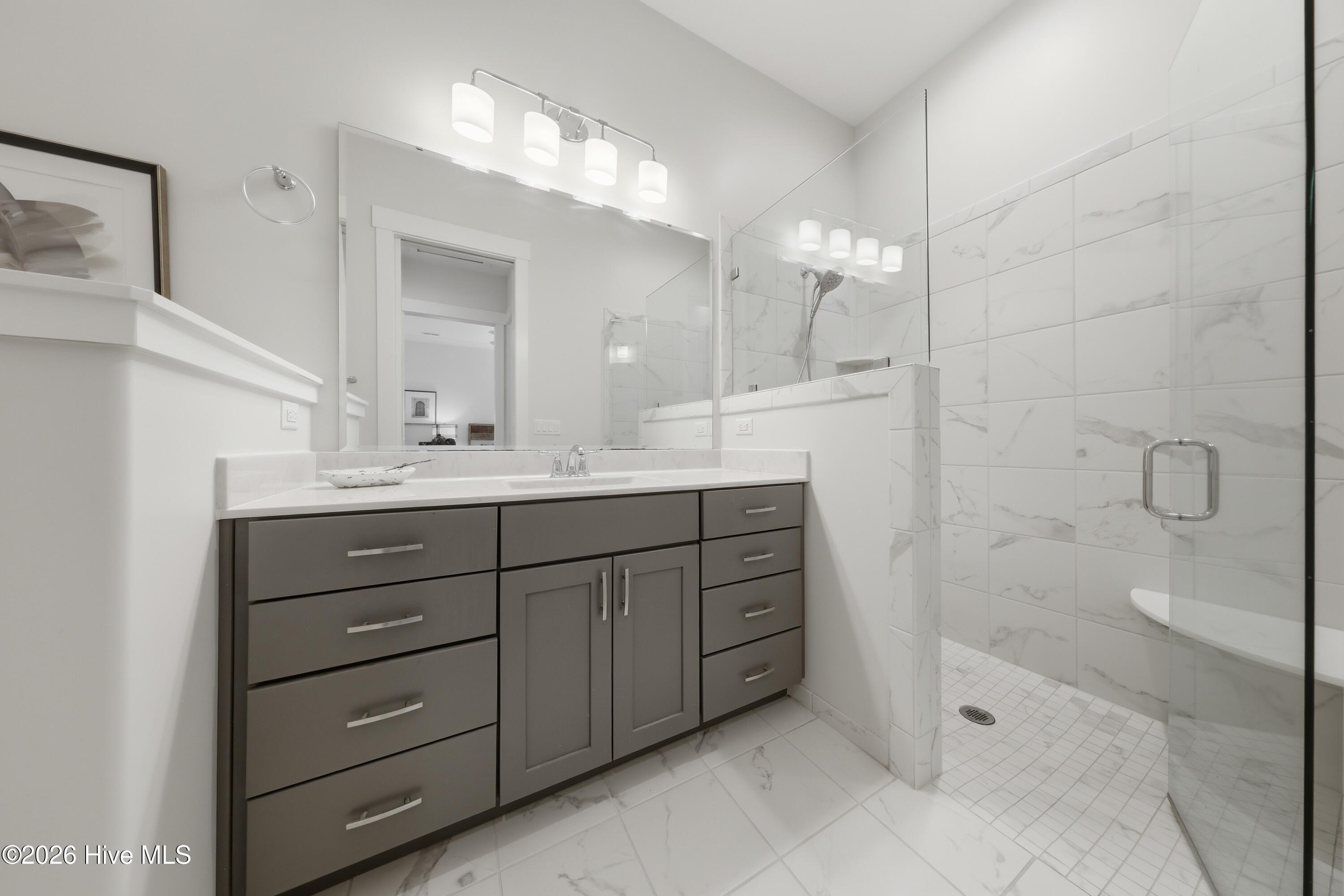 100568121 | Photo 22