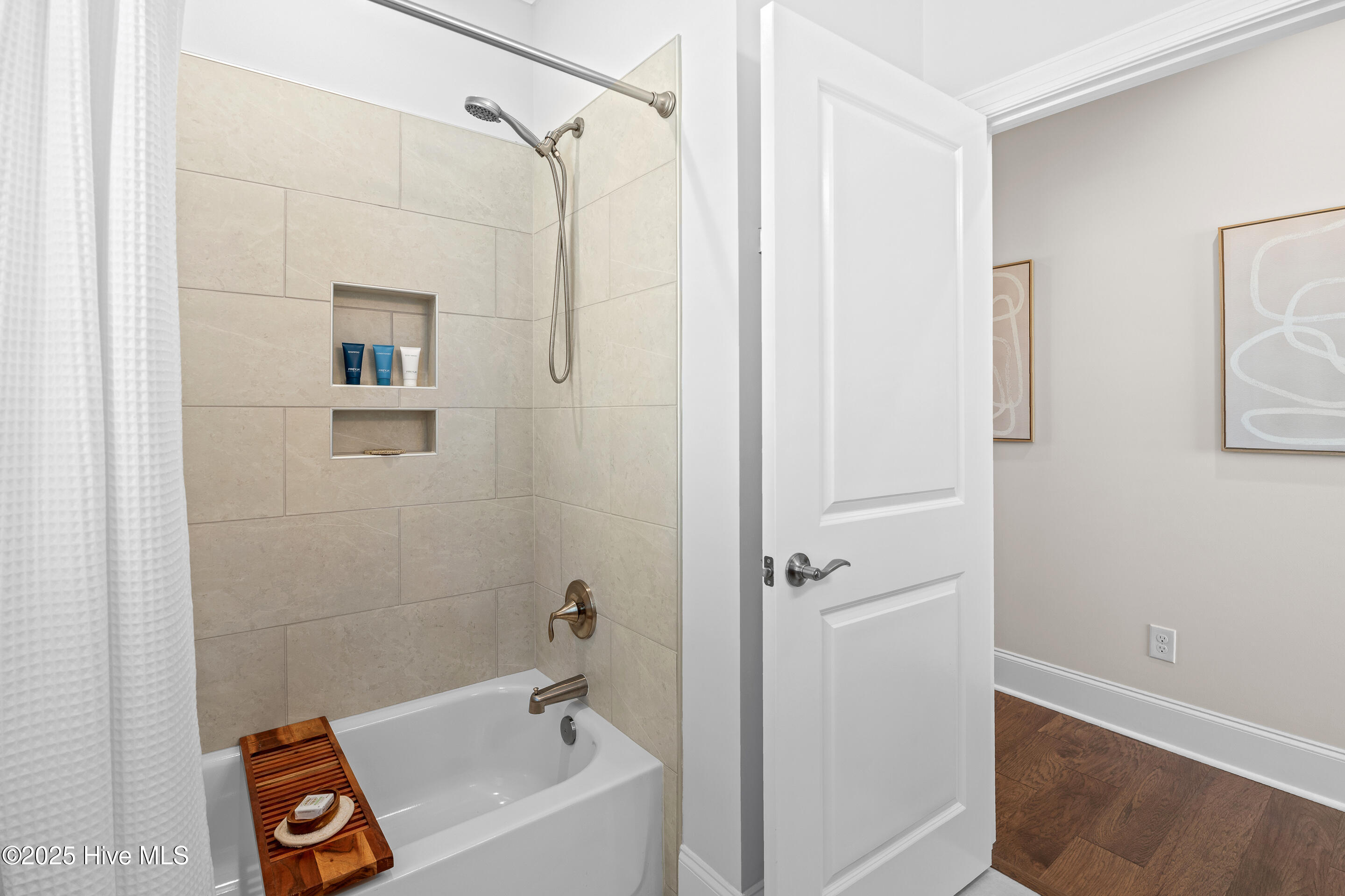 100545902 | Photo 36