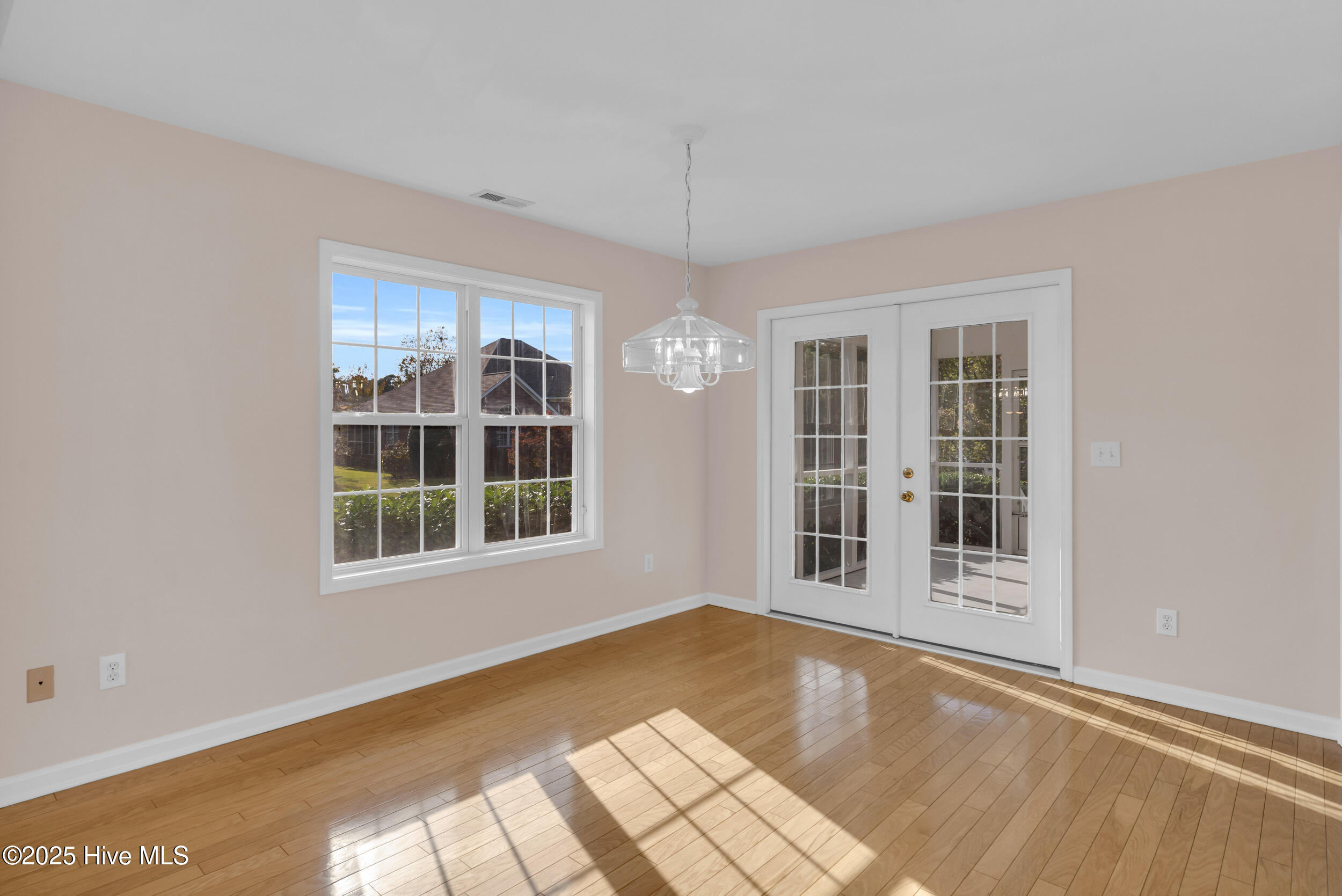 100540480 | Photo 21