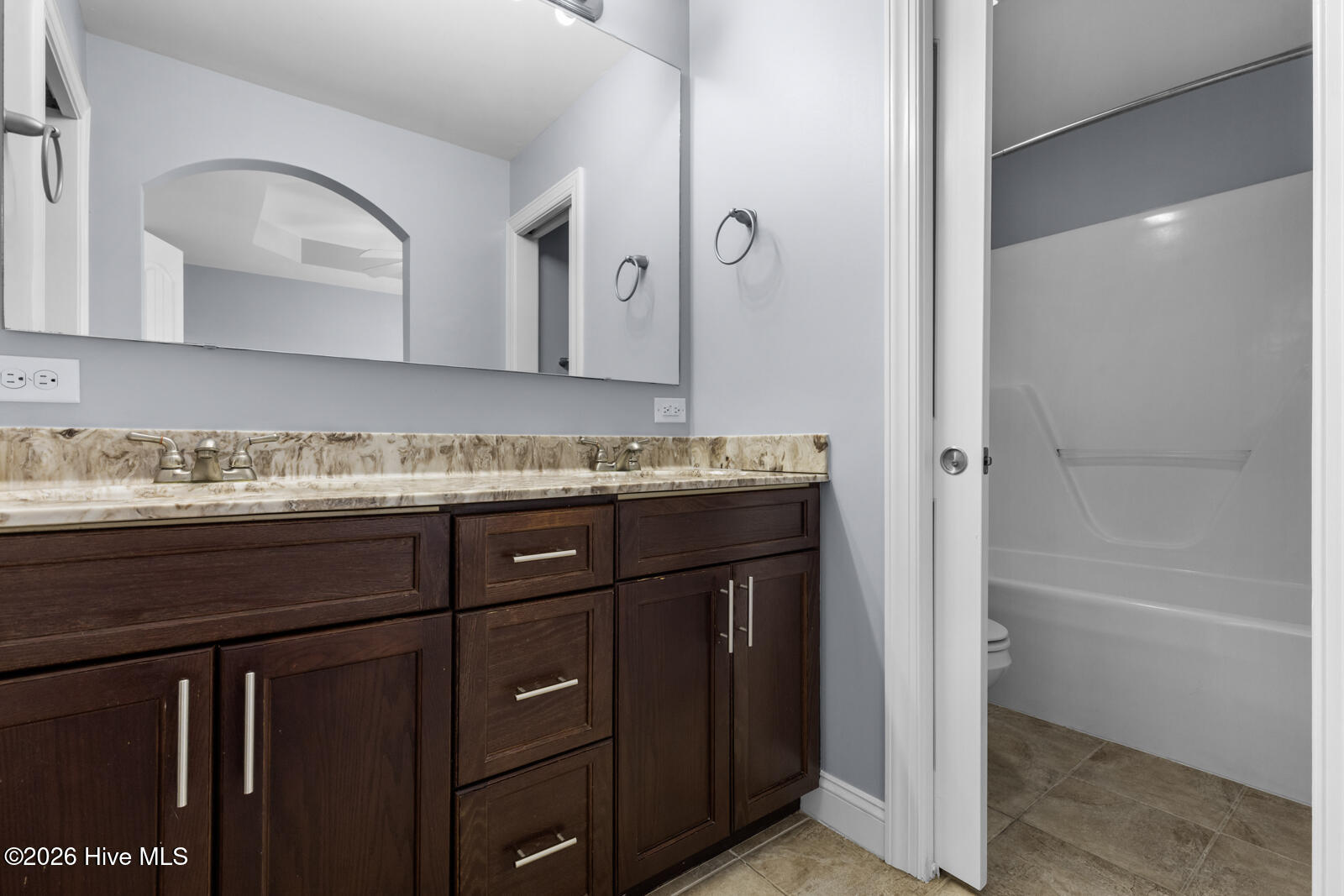 100568265 | Photo 13