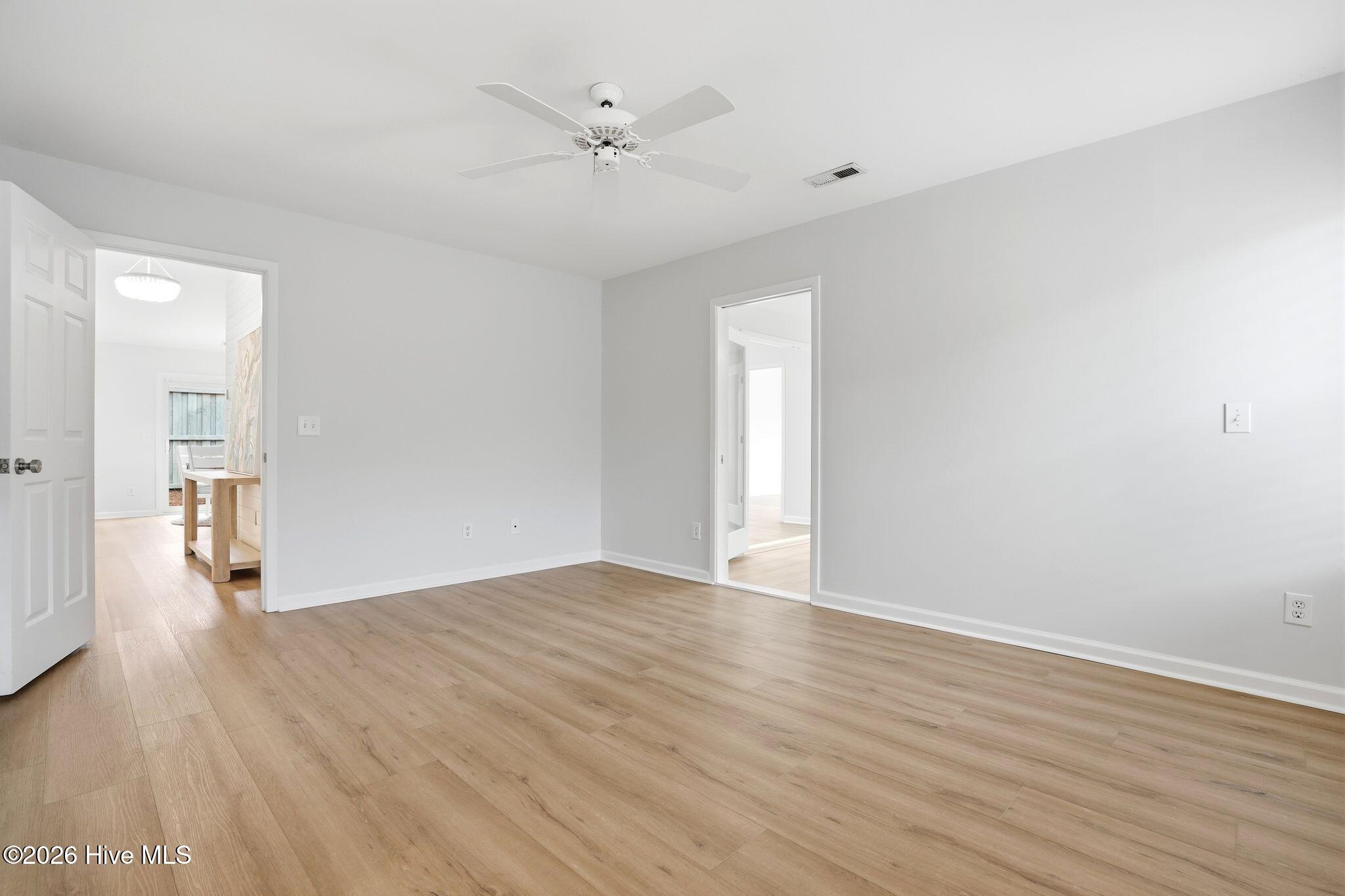 100555820 | Photo 36