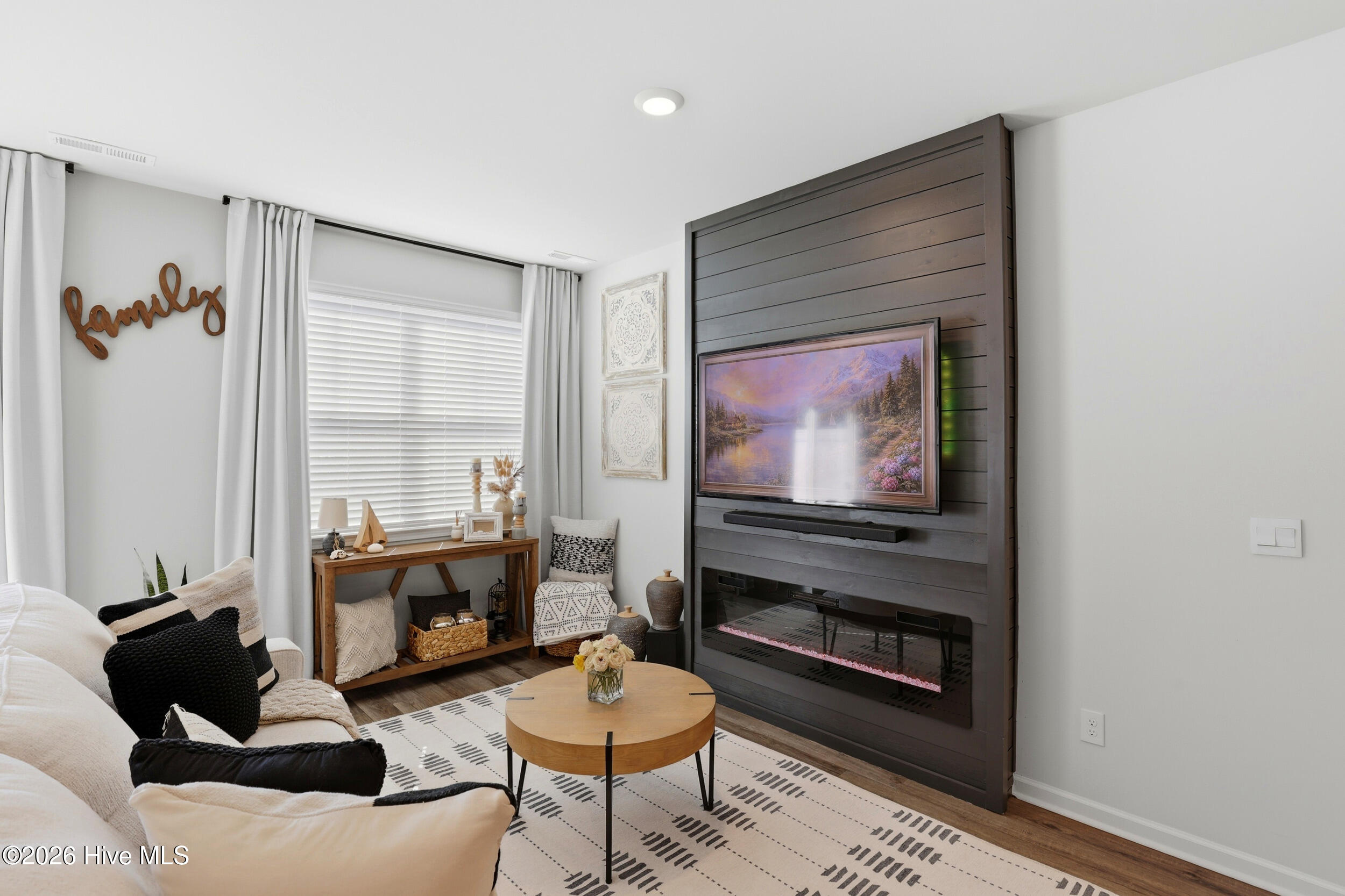 100557529 | Photo 12