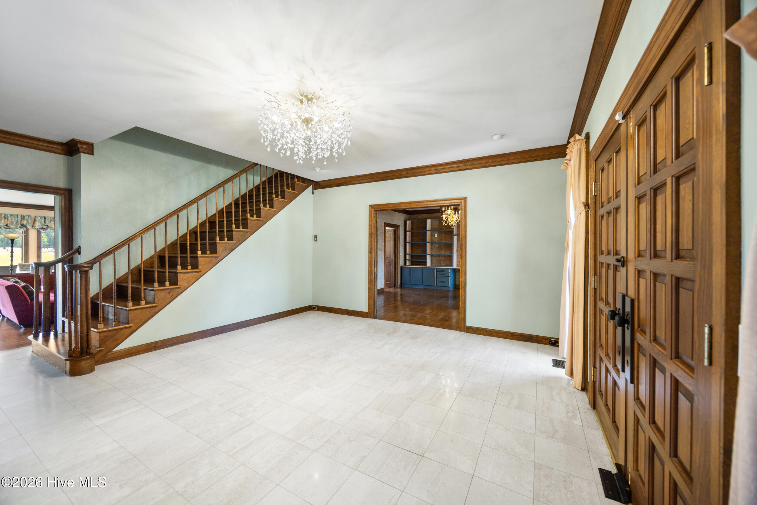 002 ccd 260504 entry foyer 2