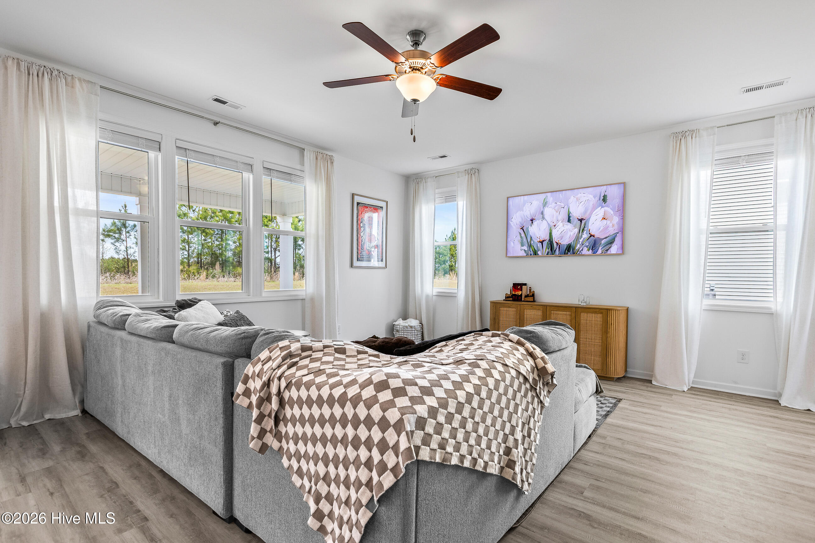 100566421 | Photo 10