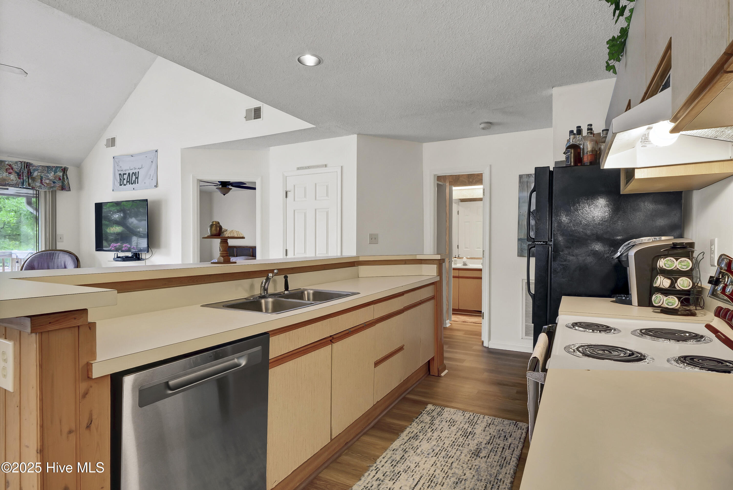 100508575 | Photo 10