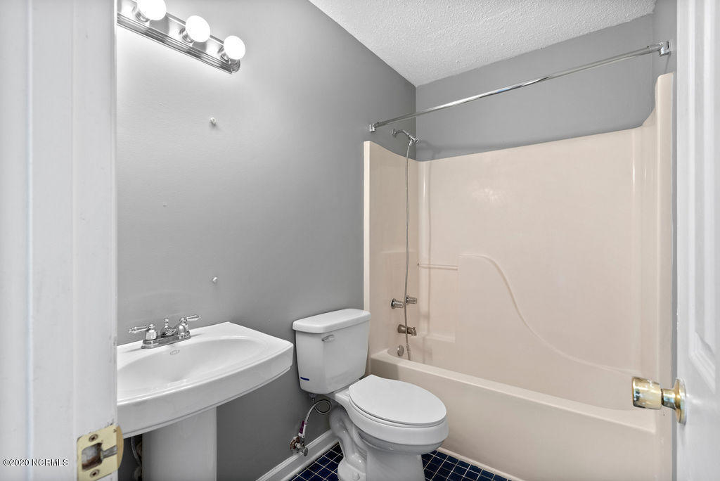 100564079 | Photo 11