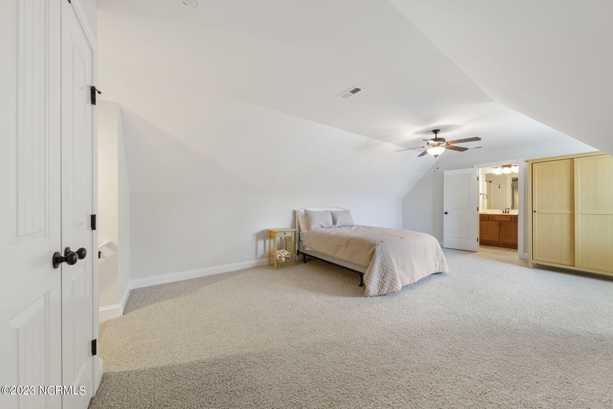 100553667 | Photo 41