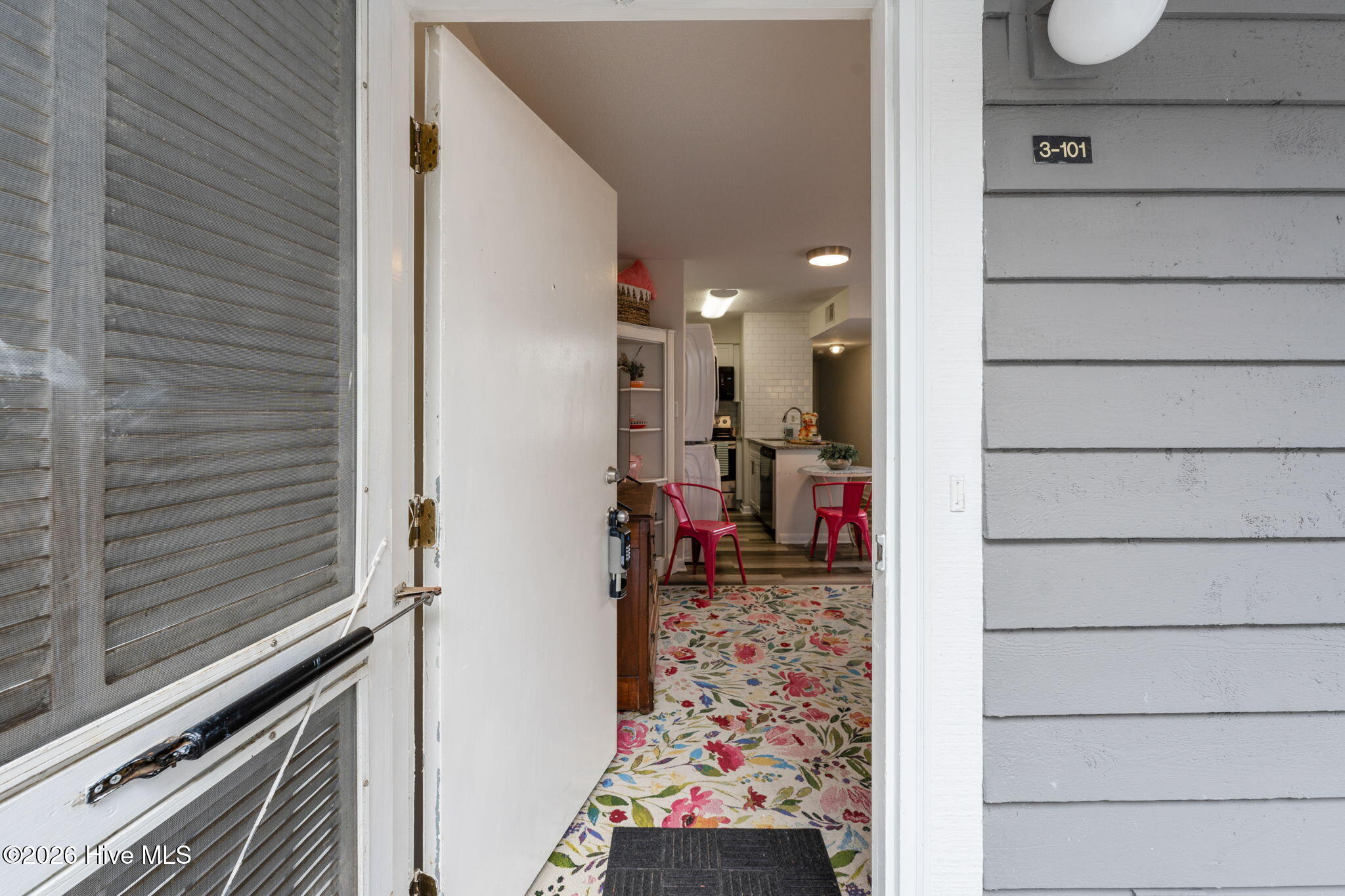 100554784 | Photo 25