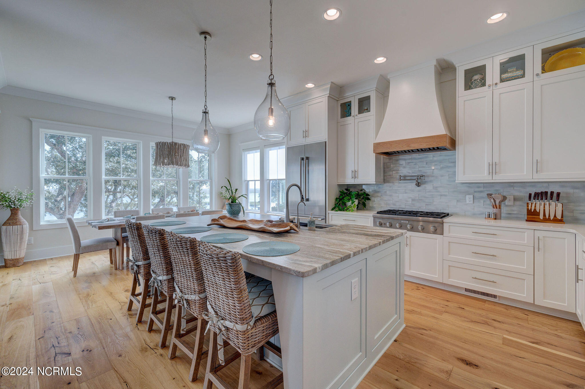 100547028 | Photo 19