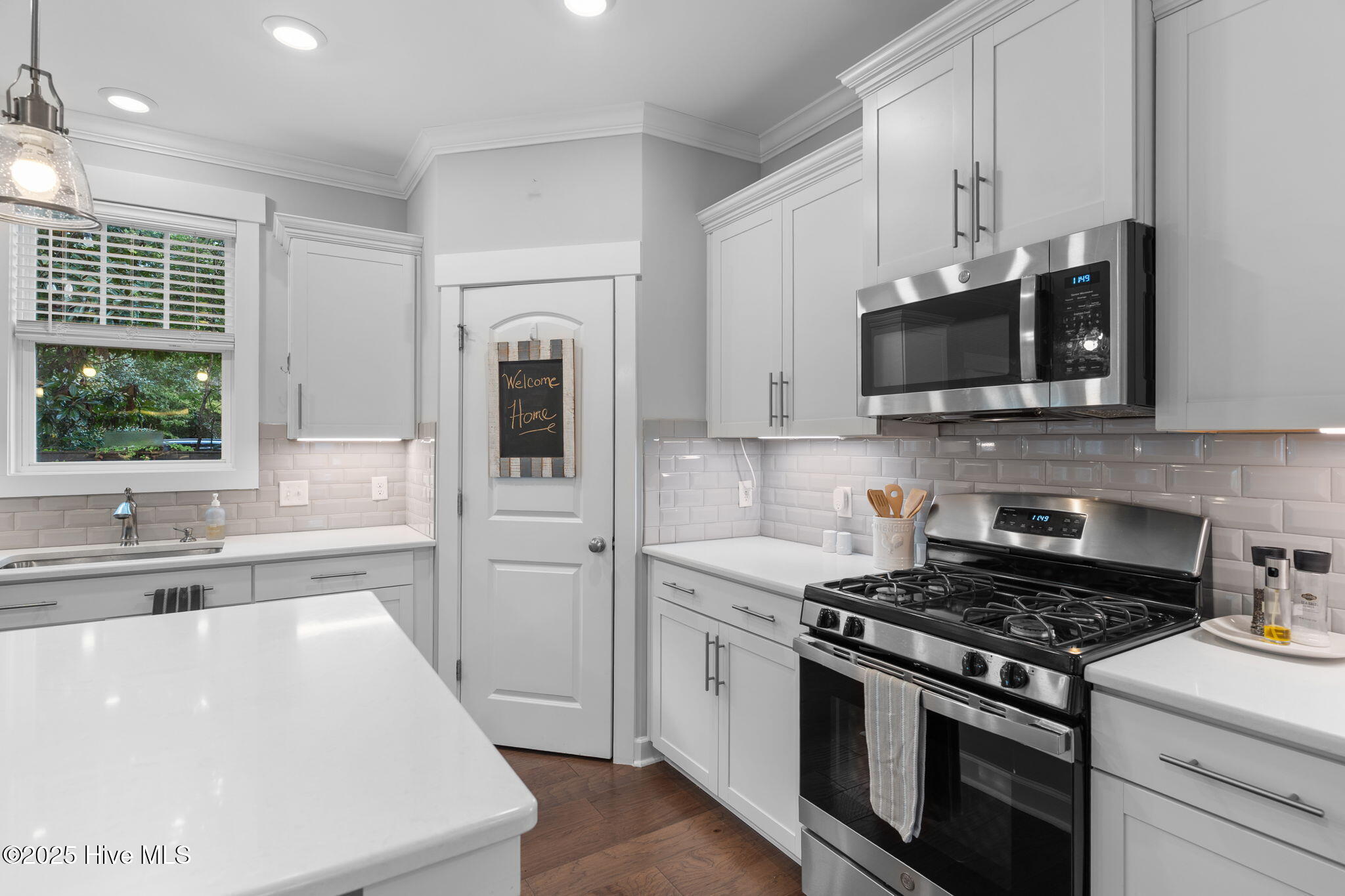 100526886 | Photo 16