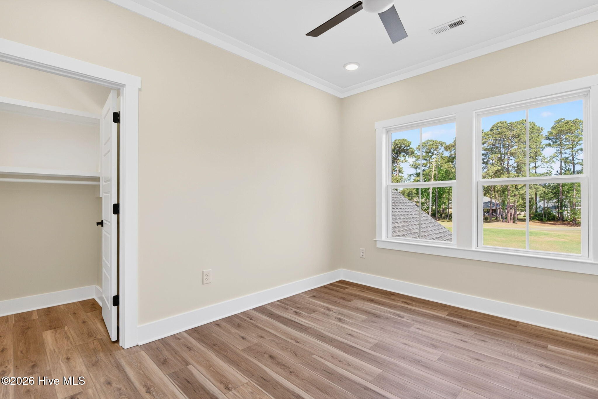 100568512 | Photo 43