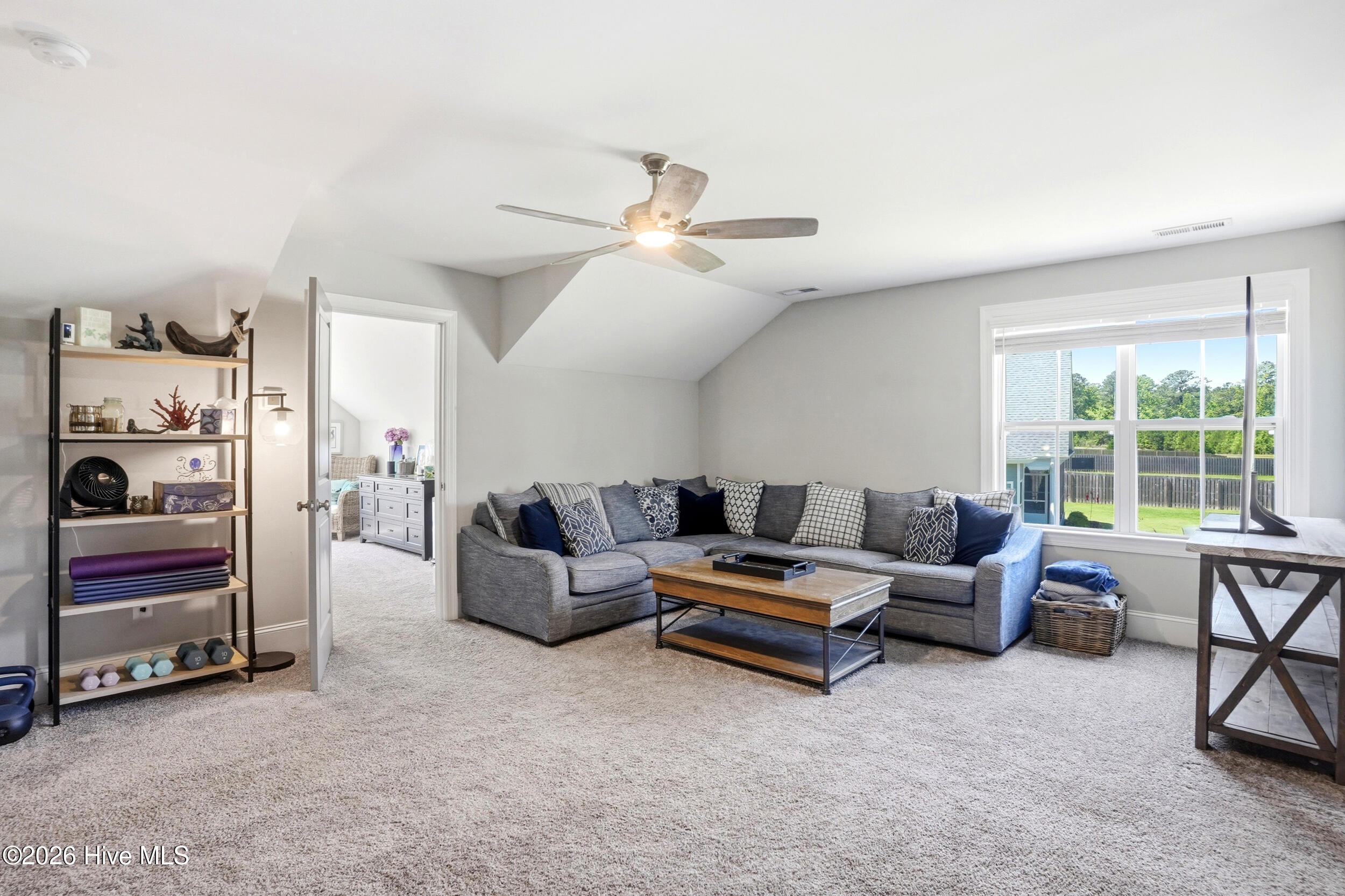 100569213 | Photo 32