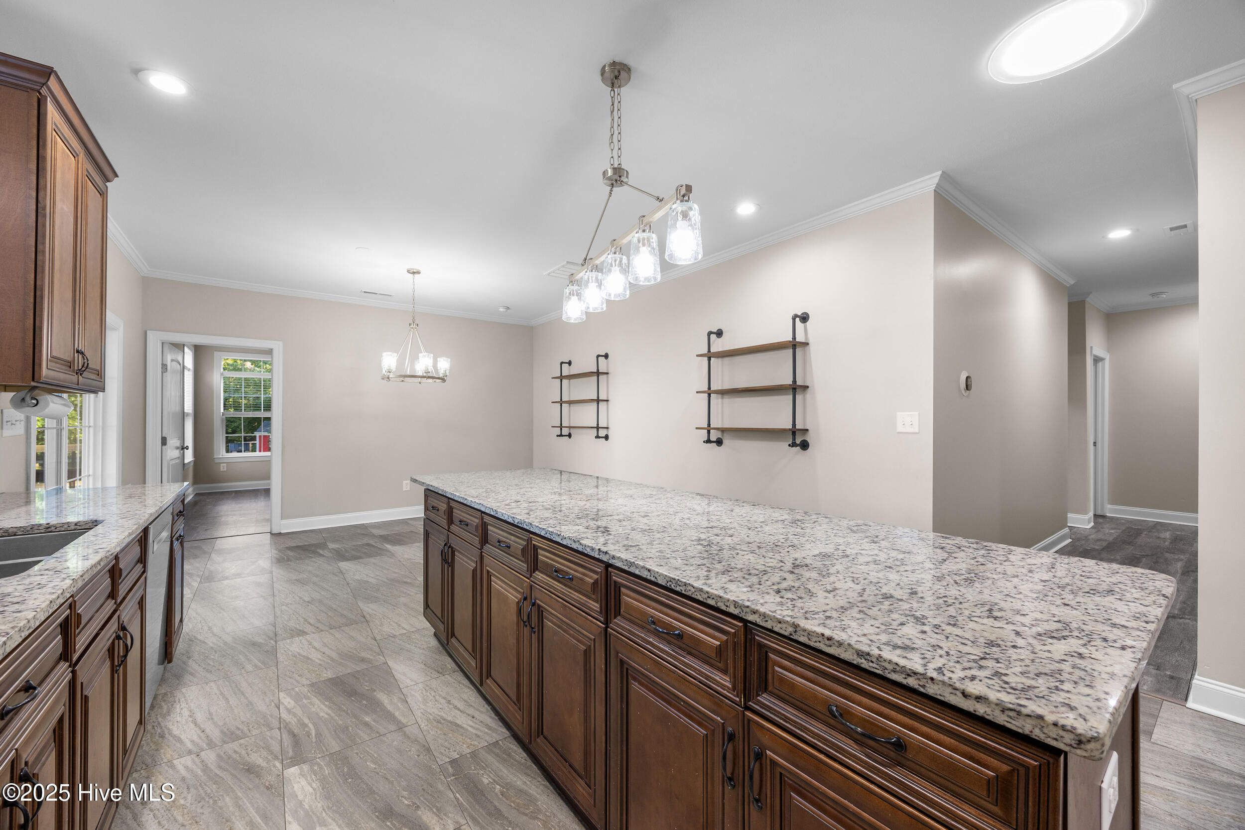 100528146 | Photo 23