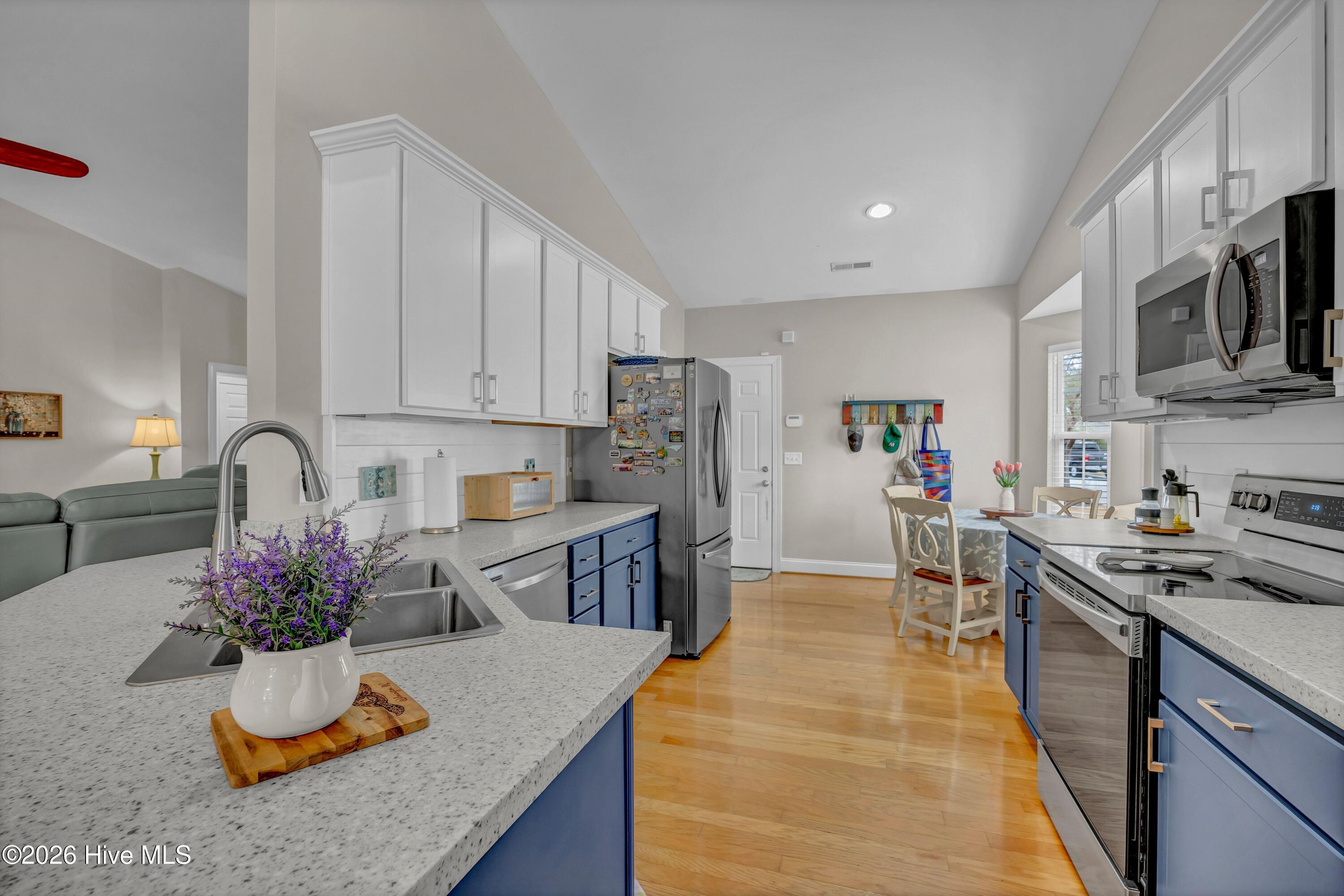 100557746 | Photo 10