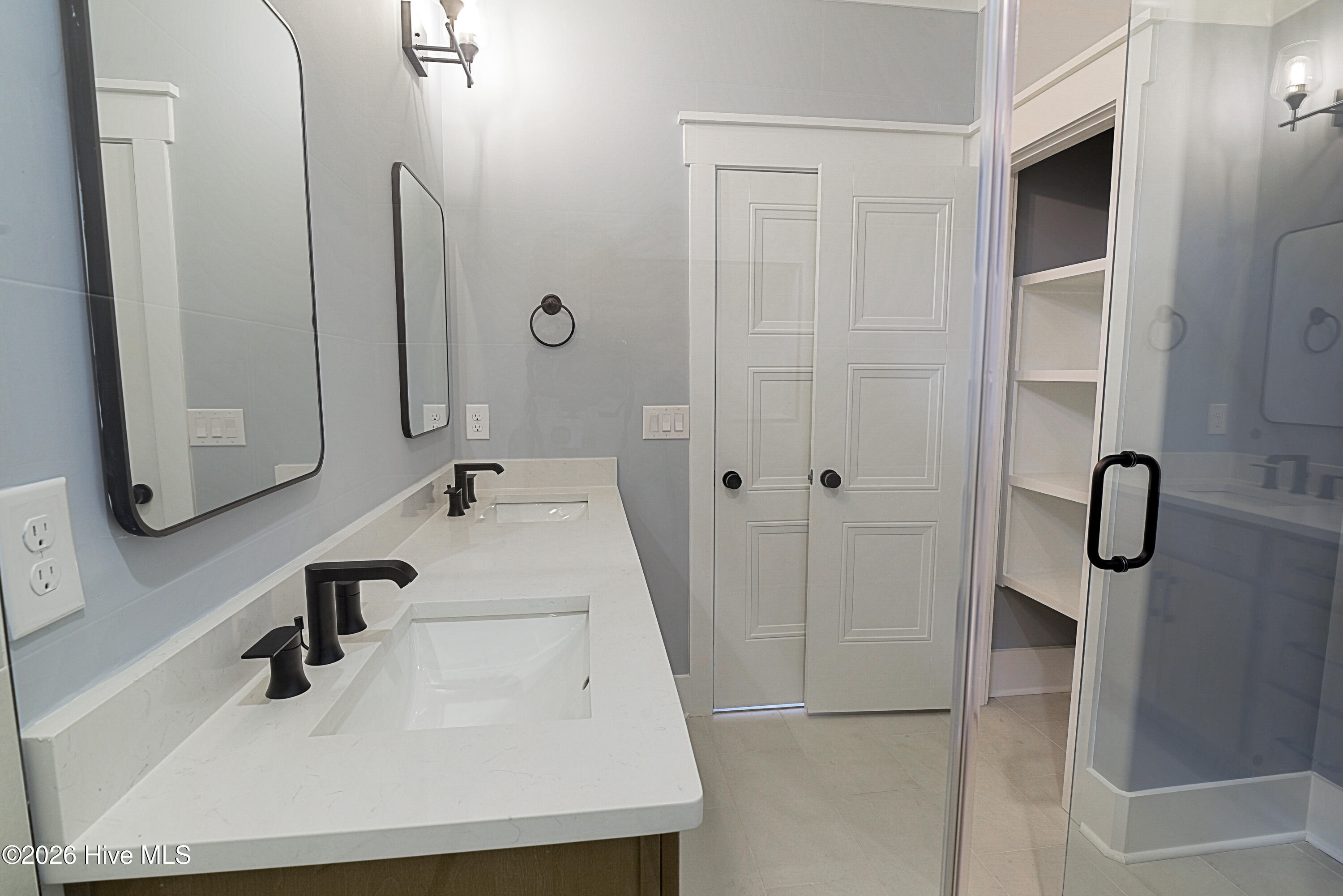 100547118 | Photo 36