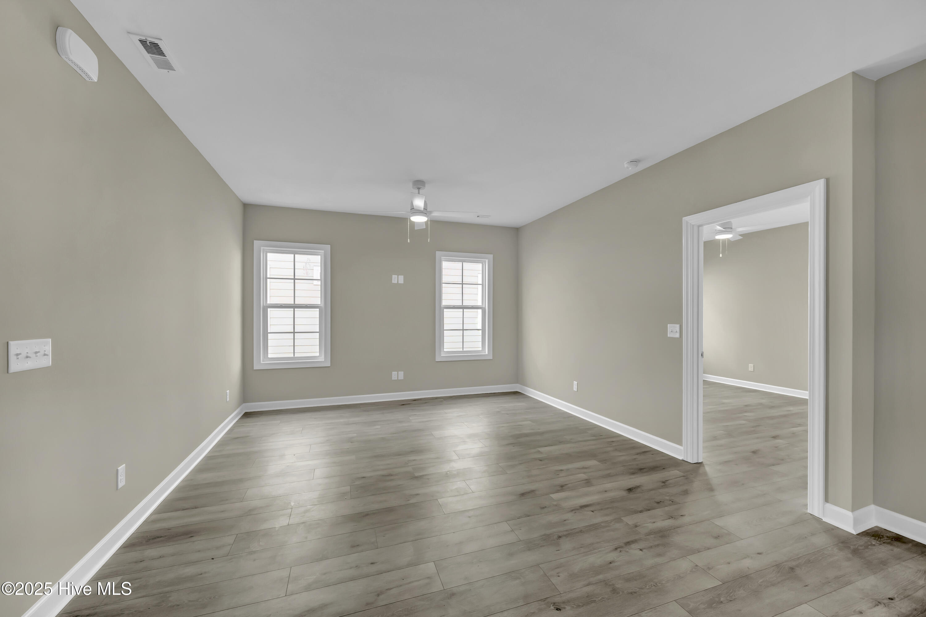 100545866 | Photo 21