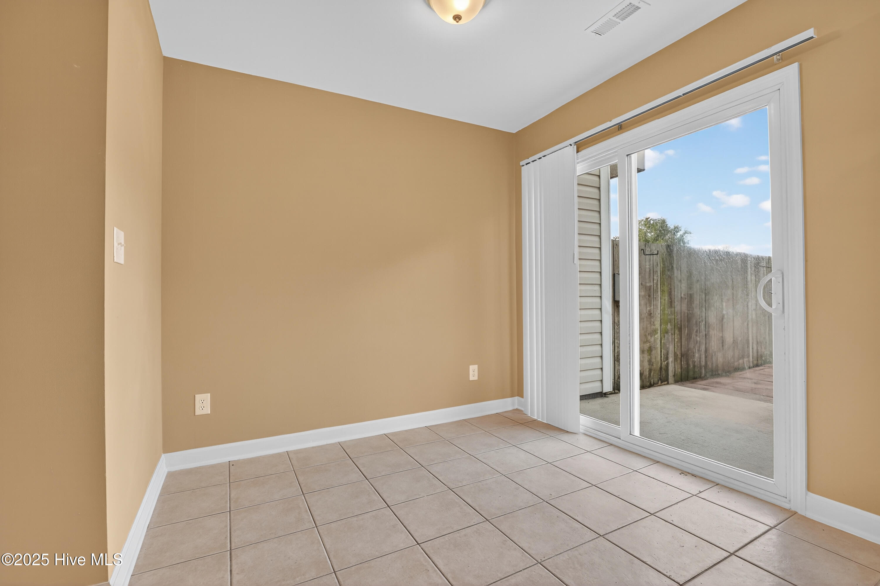 115 Tillett Lane, Sneads Ferry, NC 28460 – photo 6: 009_6G8A7144