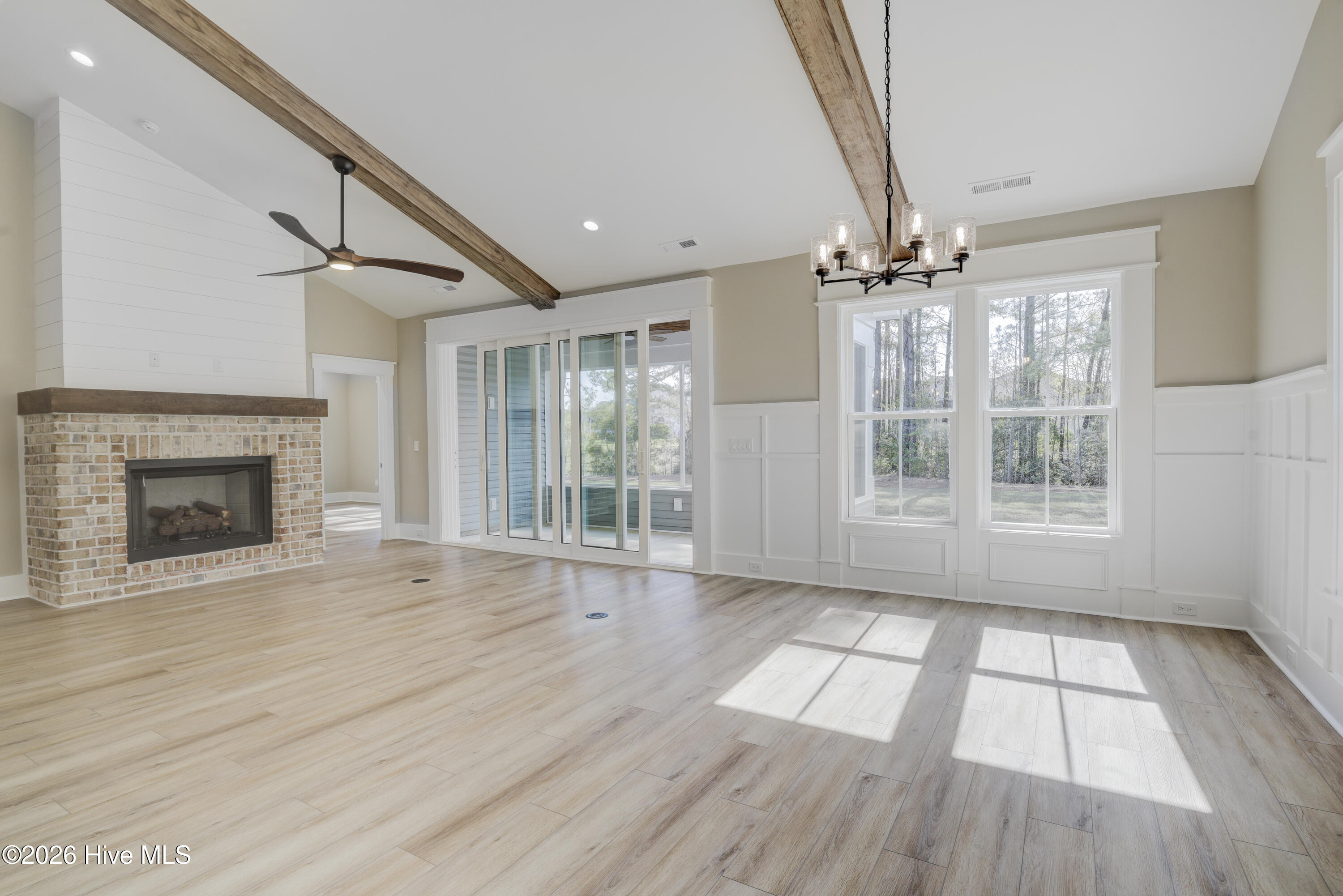 100541947 | Photo 25