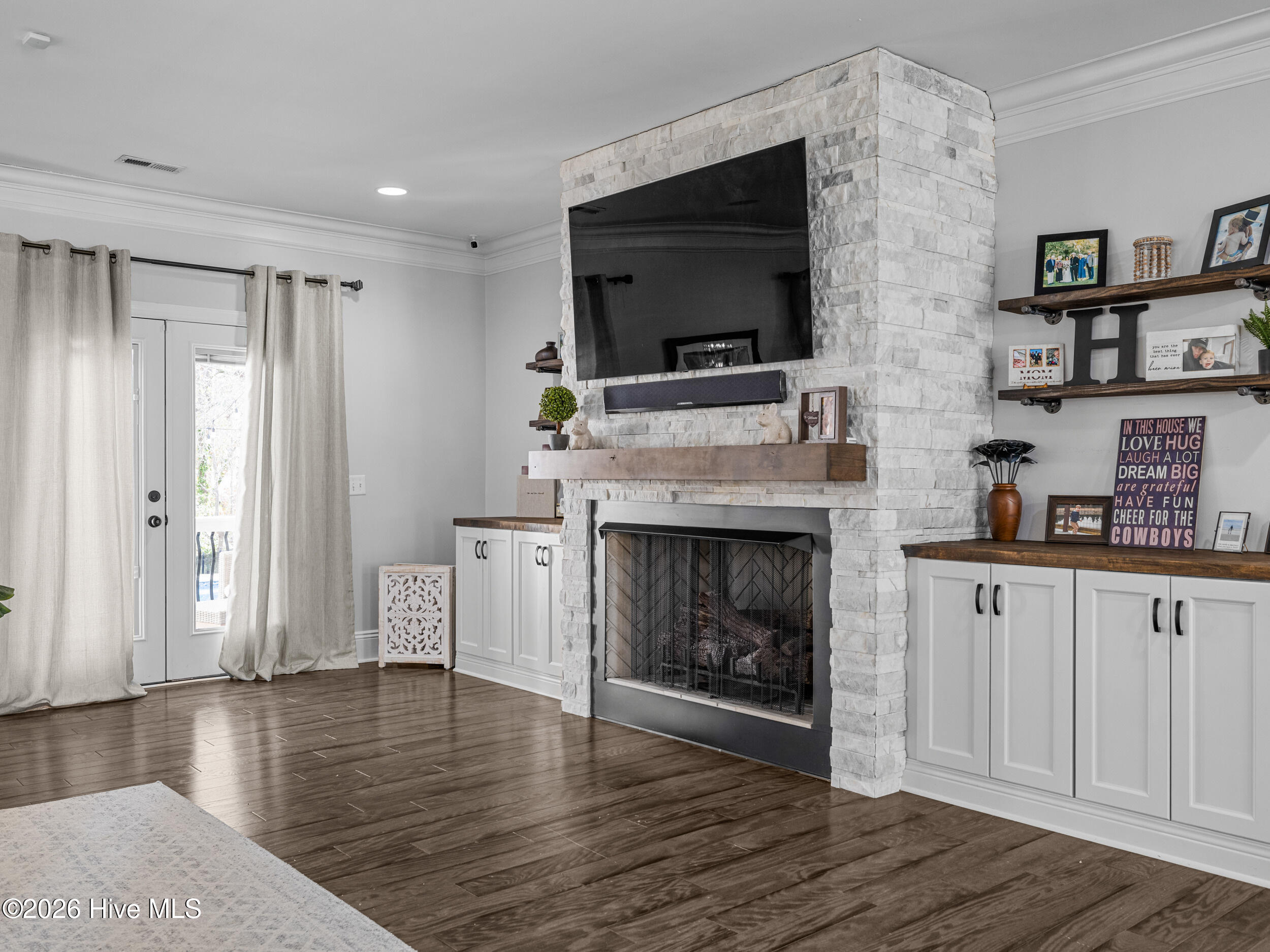 100557590 | Photo 21