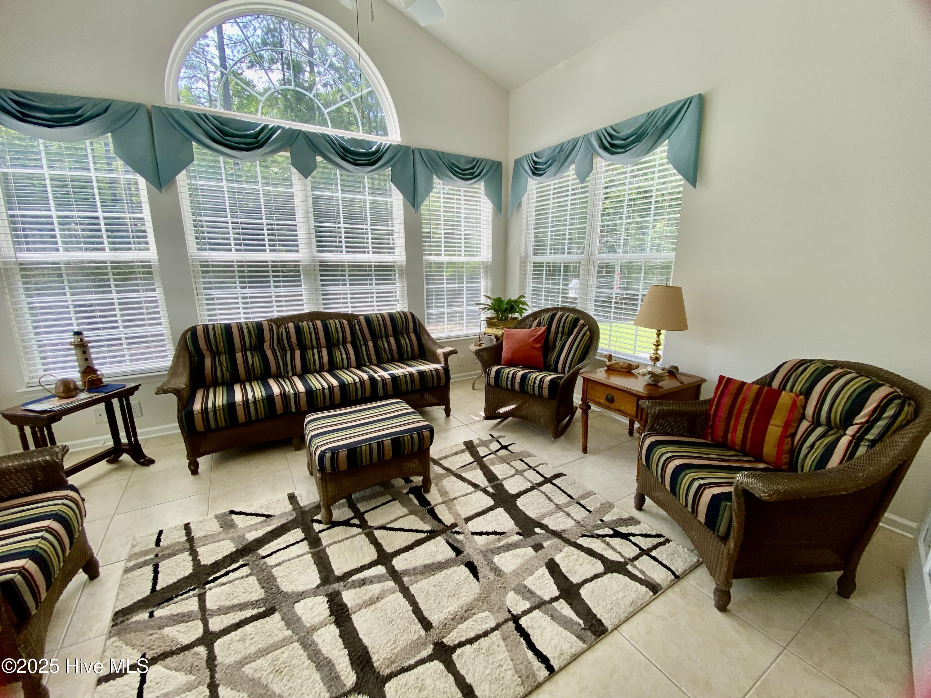 100539119 | Photo 38