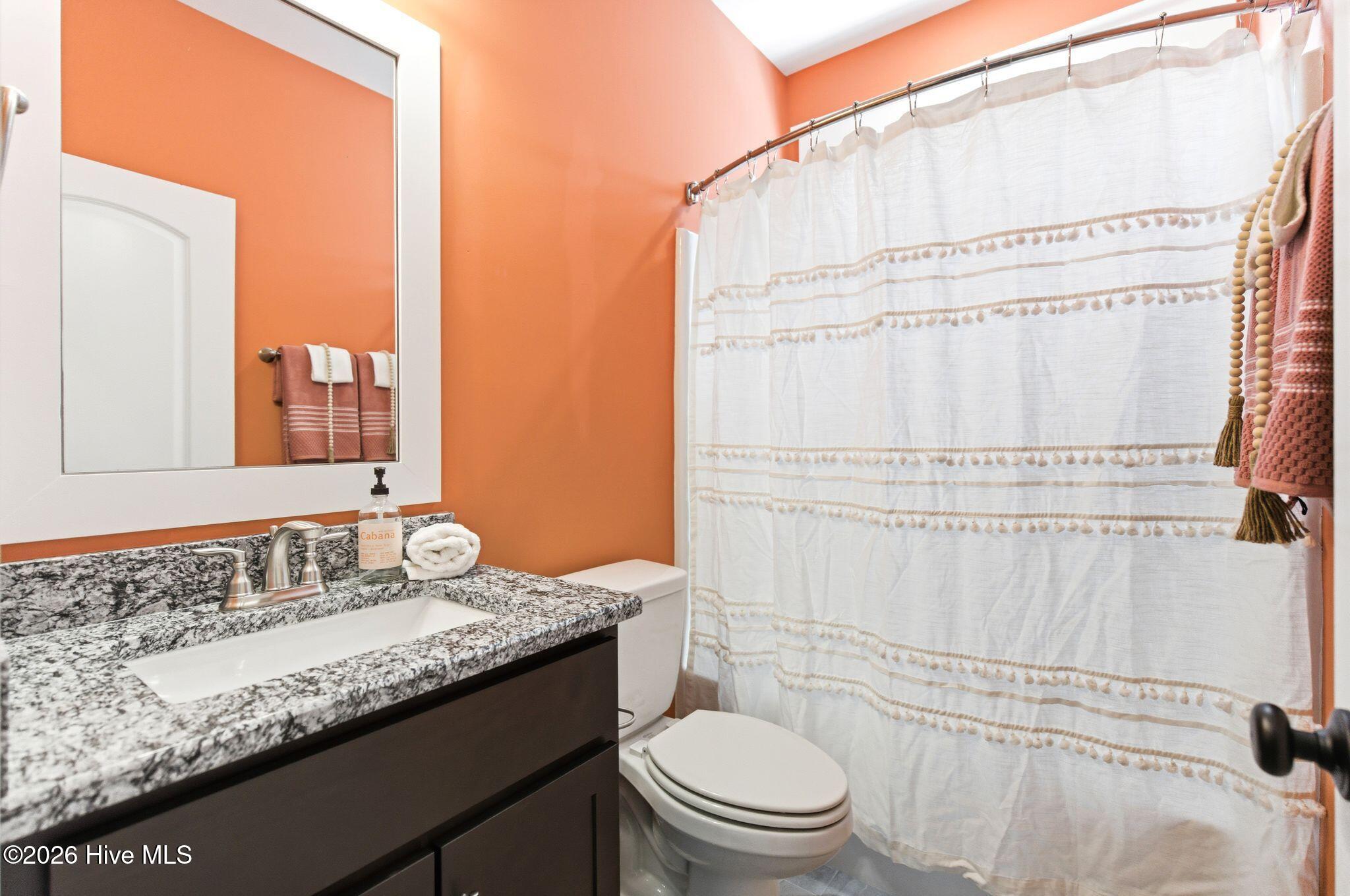 100565935 | Photo 30