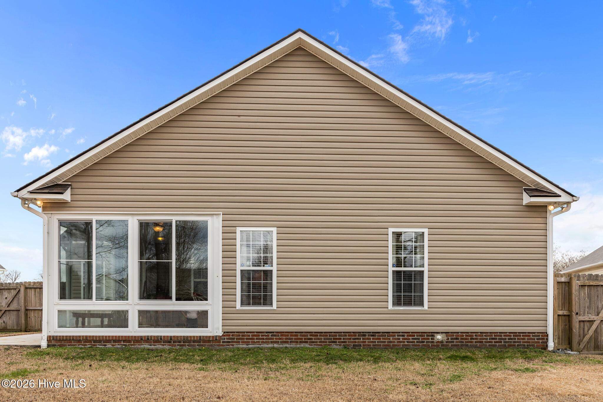 100557483 | Photo 34