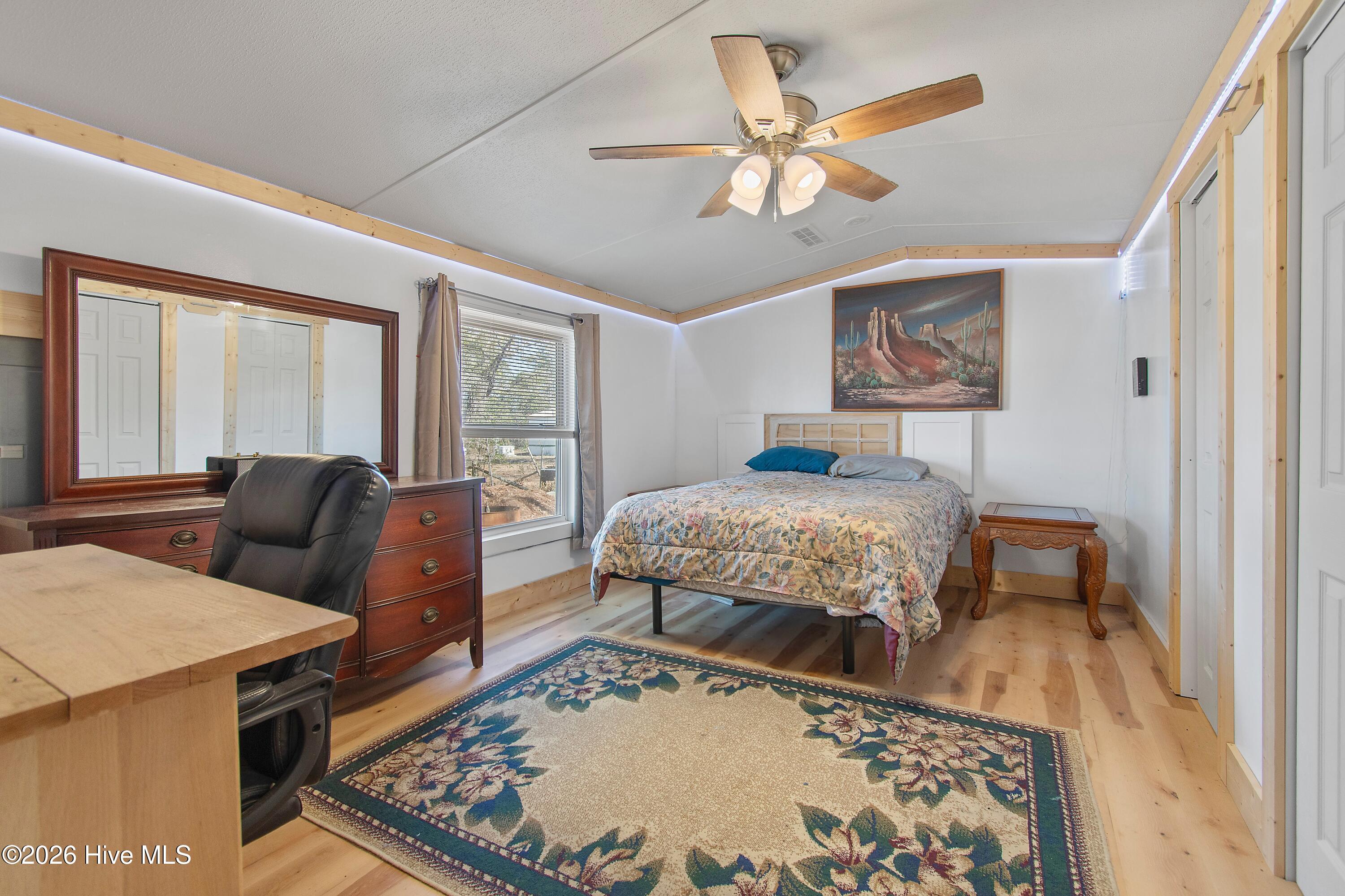 100553824 | Photo 15