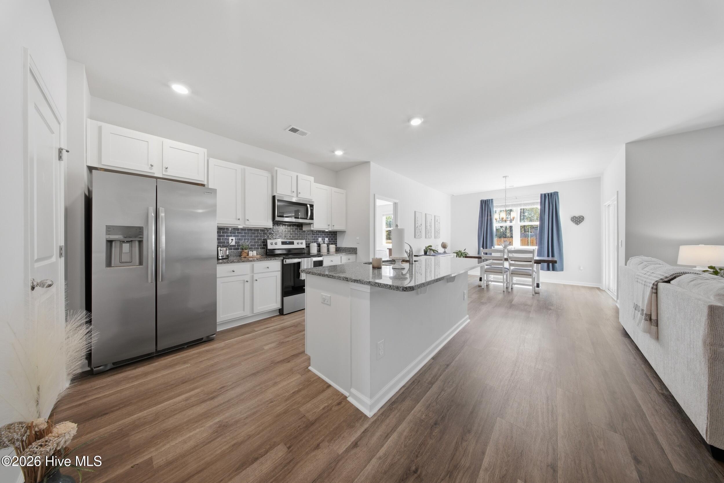 100565594 | Photo 21