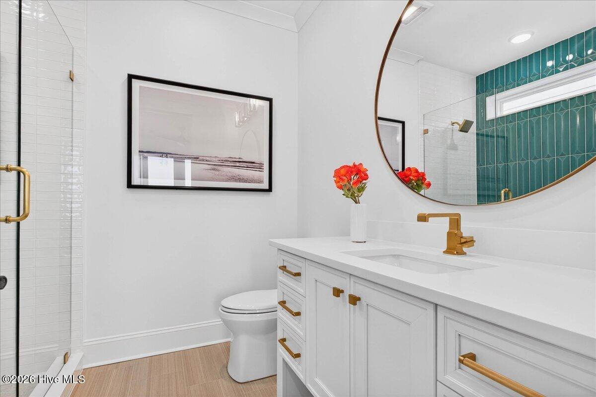 100543299 | Photo 32