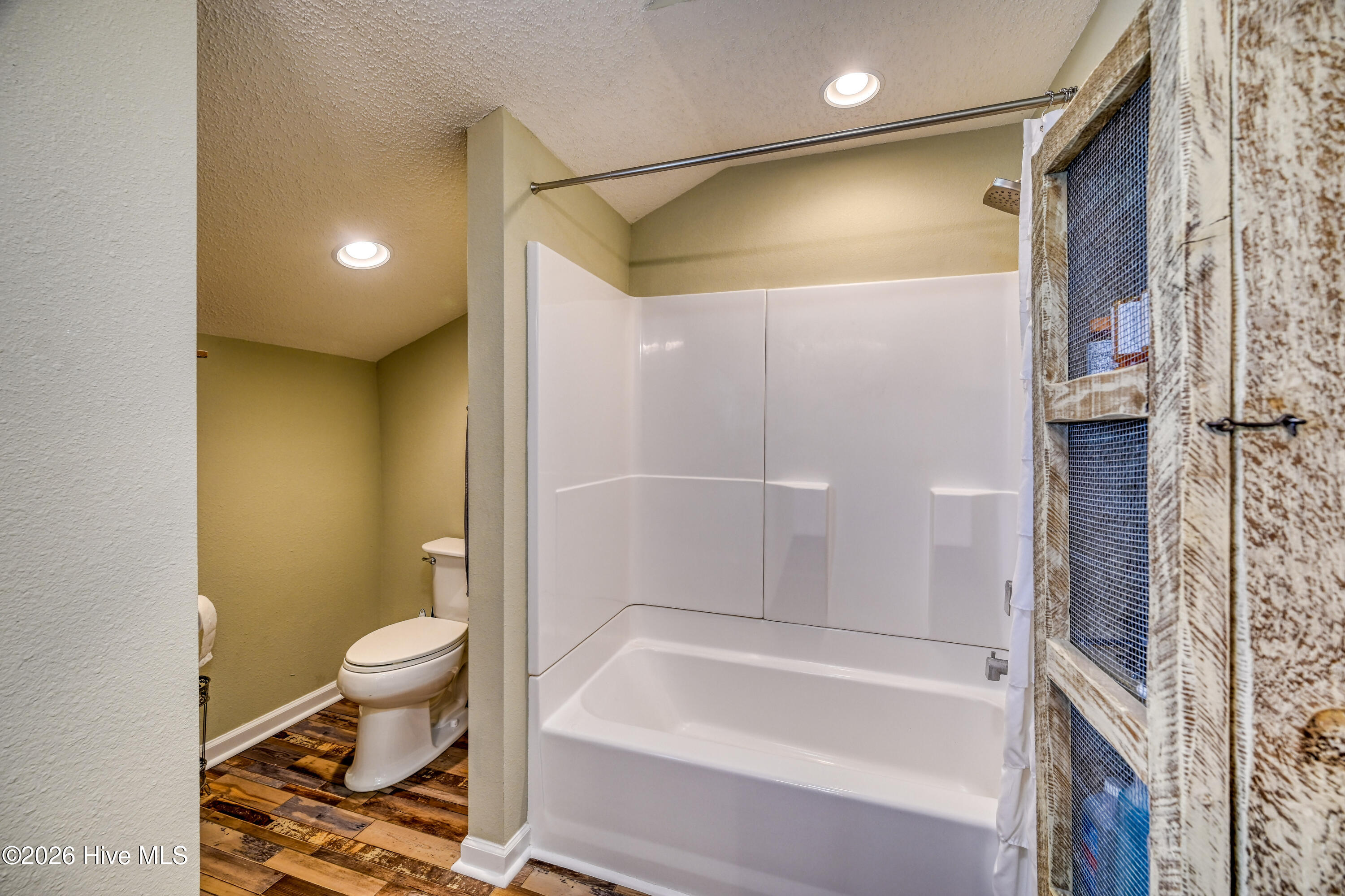 100558069 | Photo 46