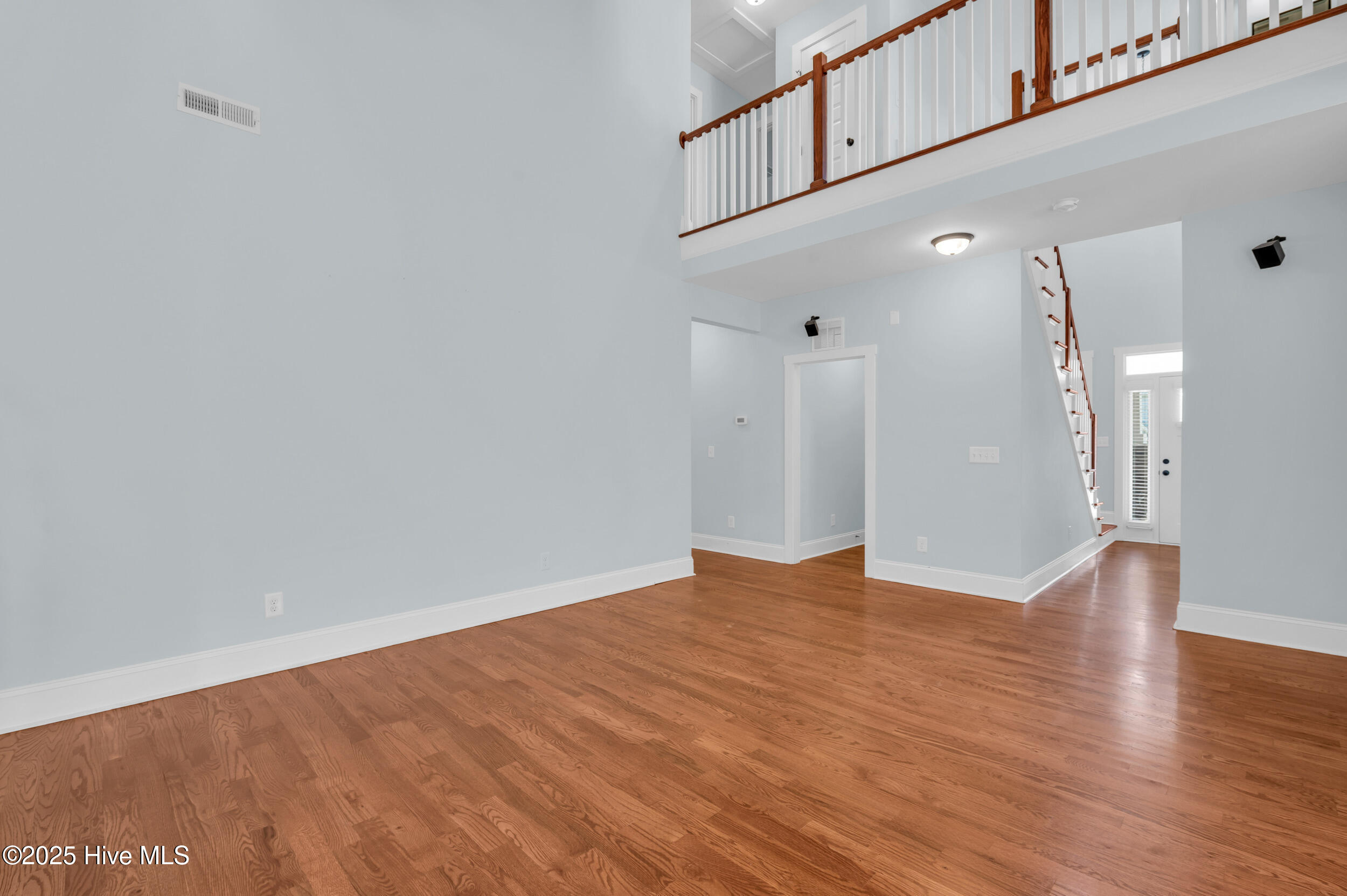 100540698 | Photo 12