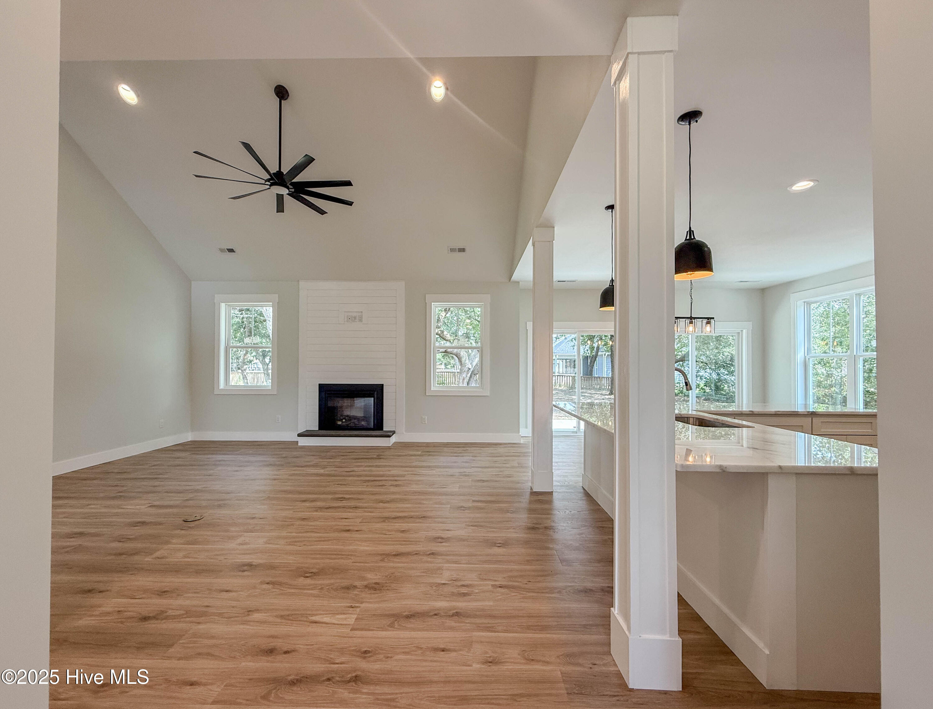 100529852 | Photo 14