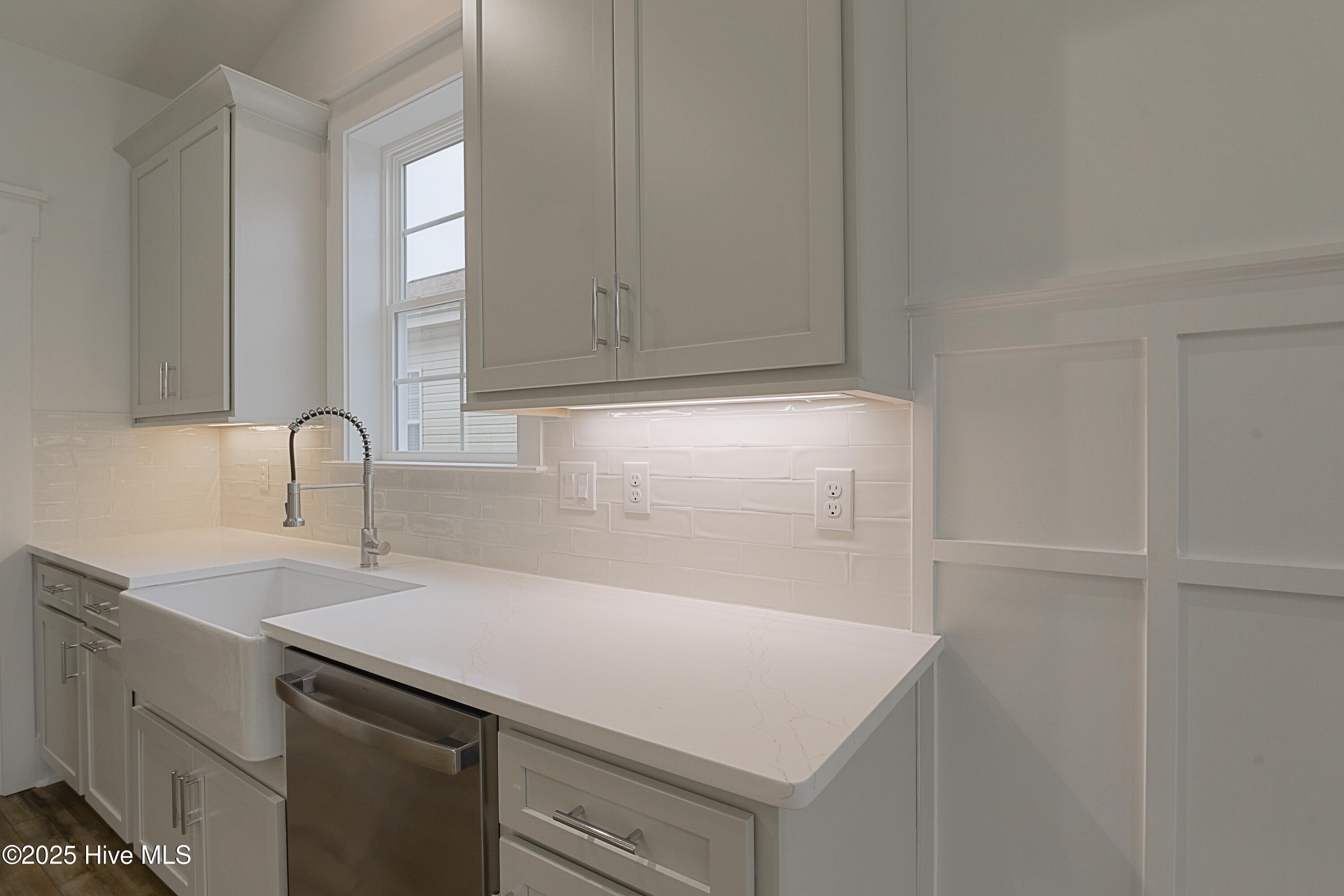 100520217 | Photo 16