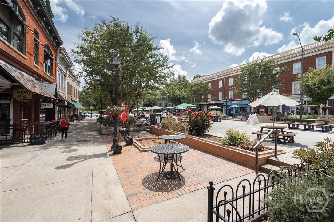 131 Broad Street E 707